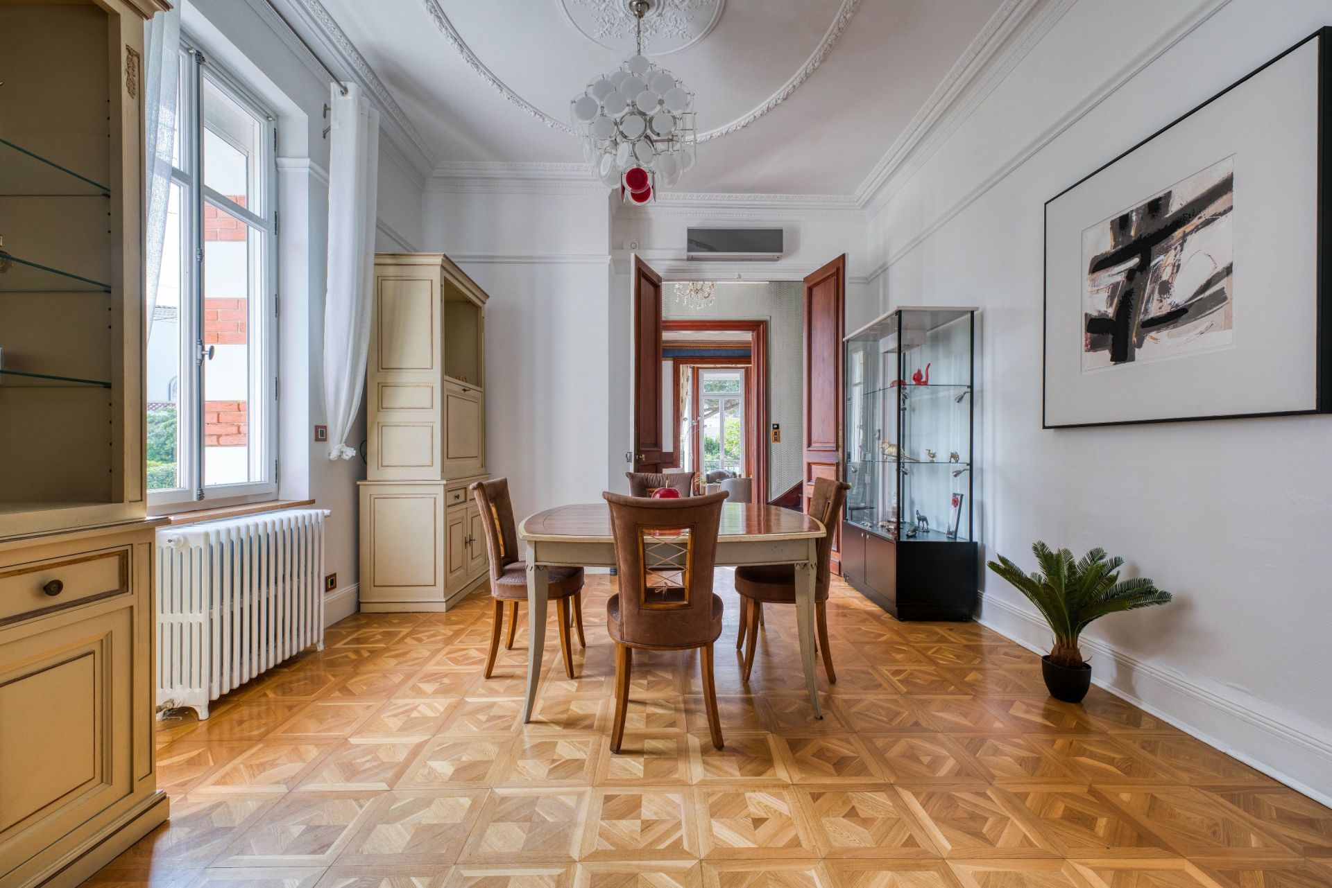 mansion 9 Rooms for sale on ROYAN (17200)