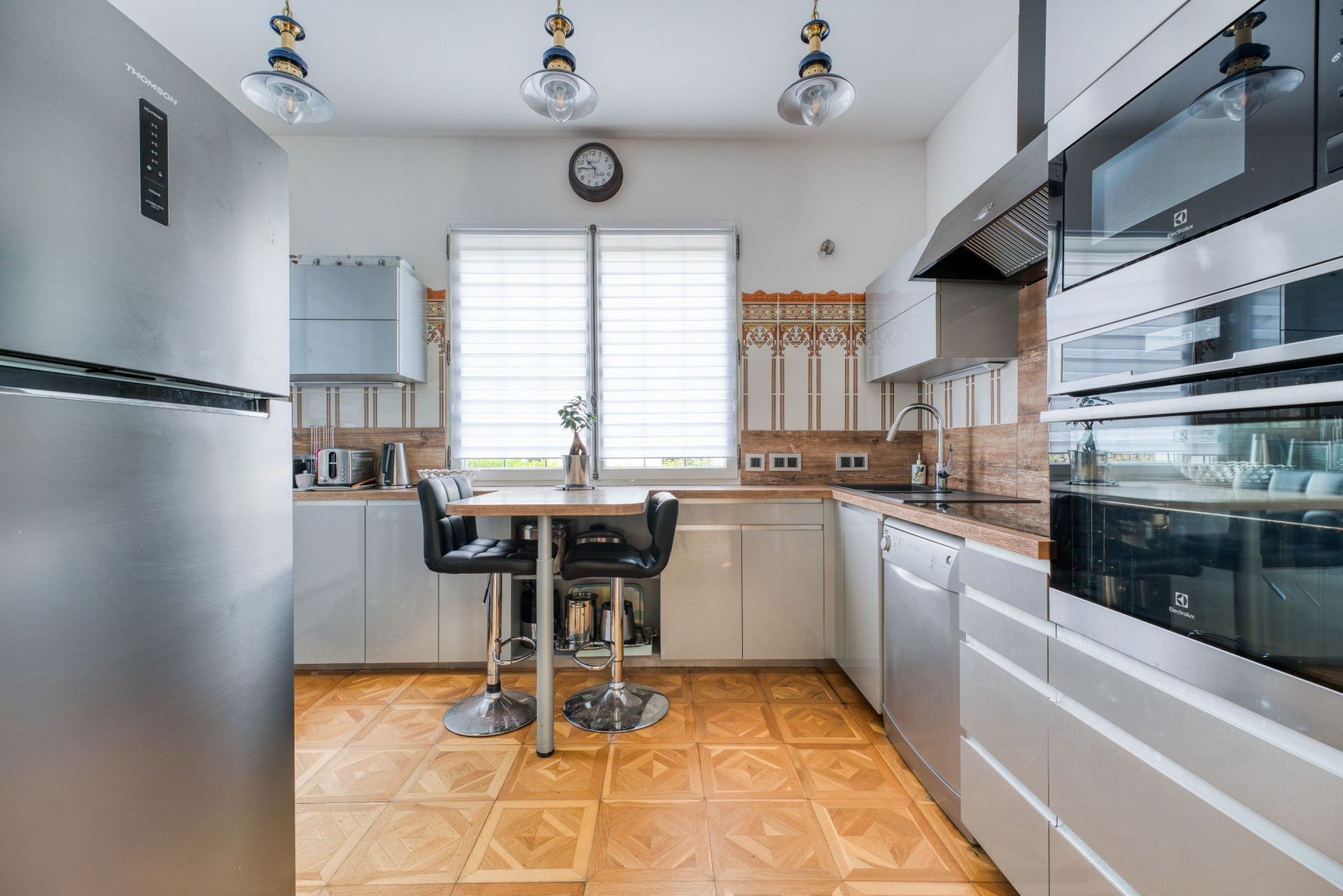 mansion 9 Rooms for sale on ROYAN (17200)