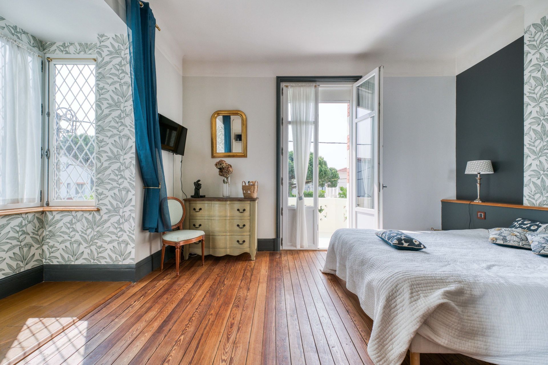 mansion 9 Rooms for sale on ROYAN (17200)