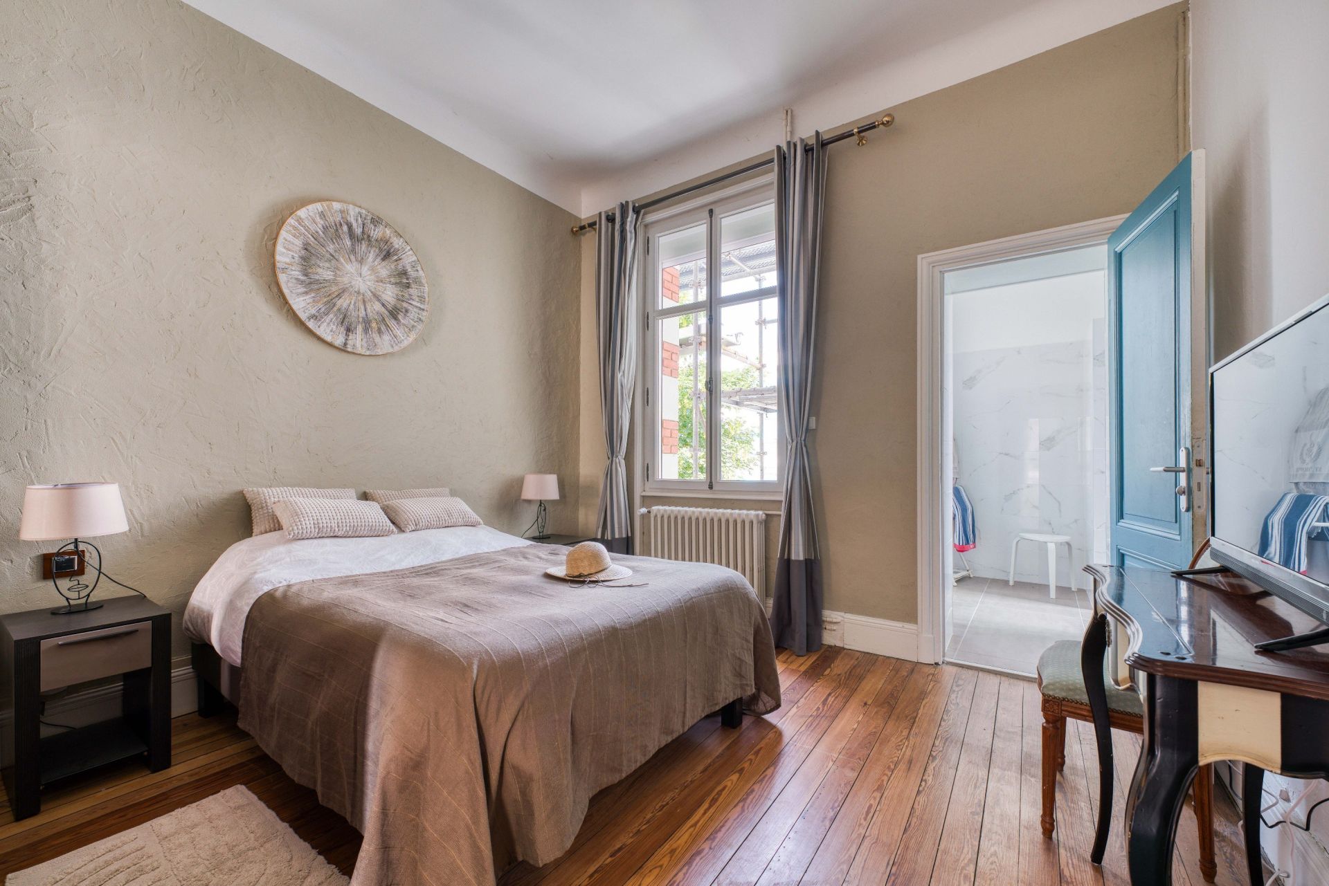 mansion 9 Rooms for sale on ROYAN (17200)