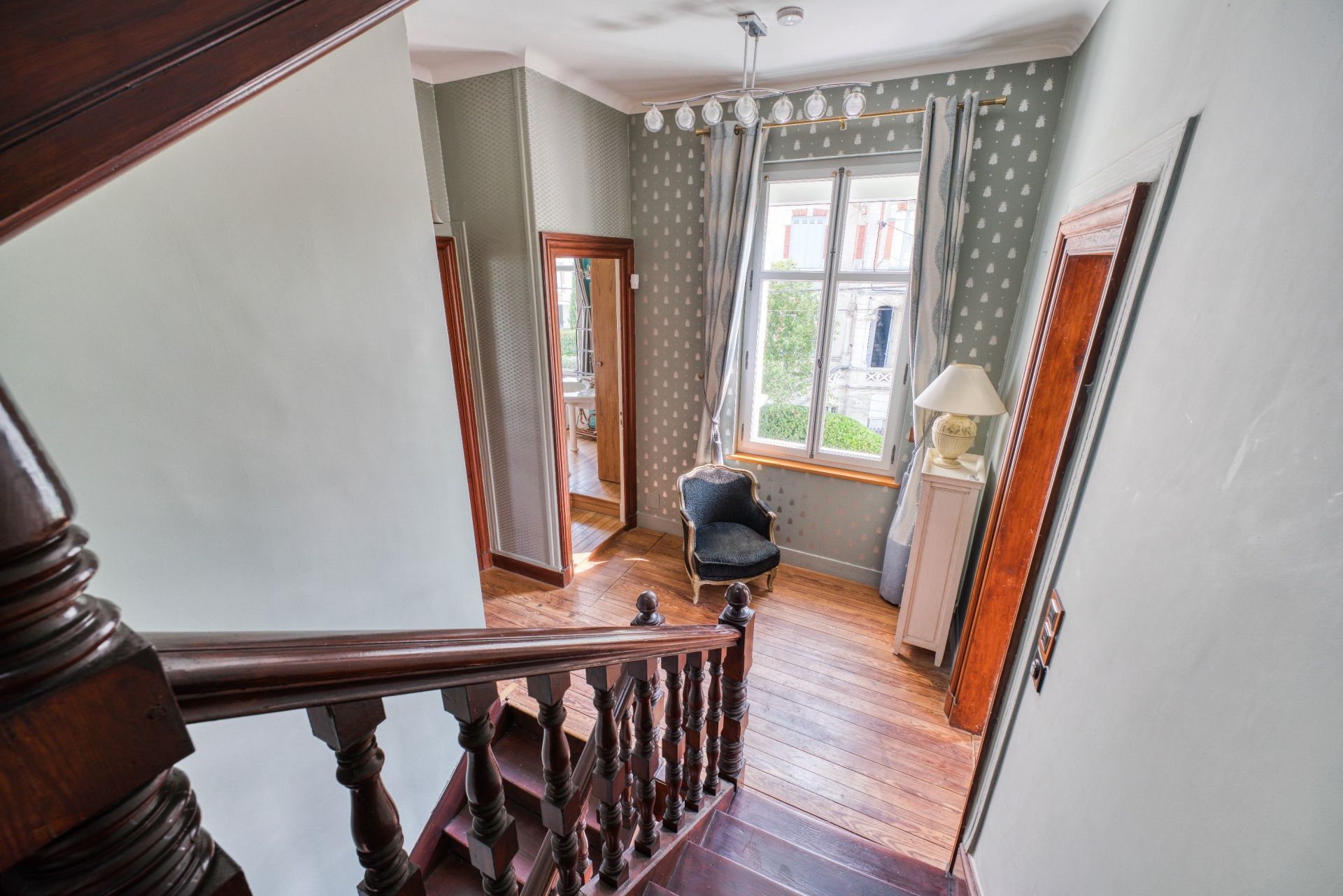 mansion 9 Rooms for sale on ROYAN (17200)