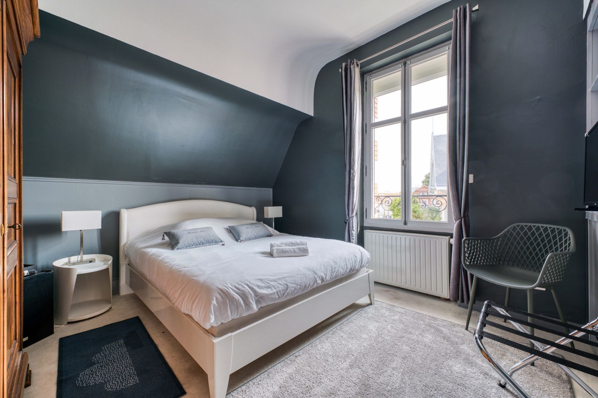 mansion 9 Rooms for sale on ROYAN (17200)