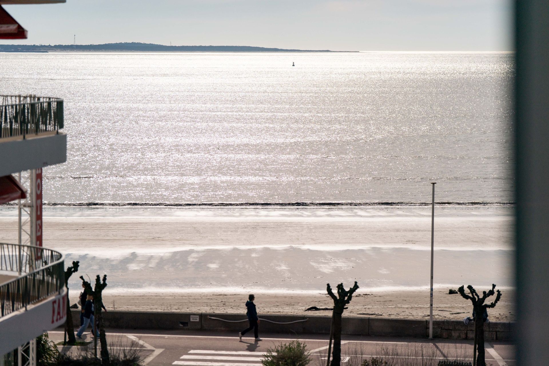 mansion 9 Rooms for sale on ROYAN (17200)