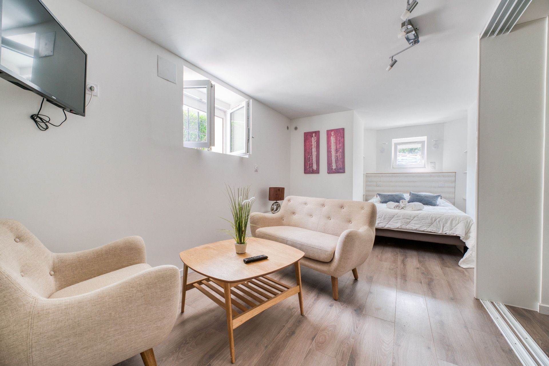 mansion 9 Rooms for sale on ROYAN (17200)