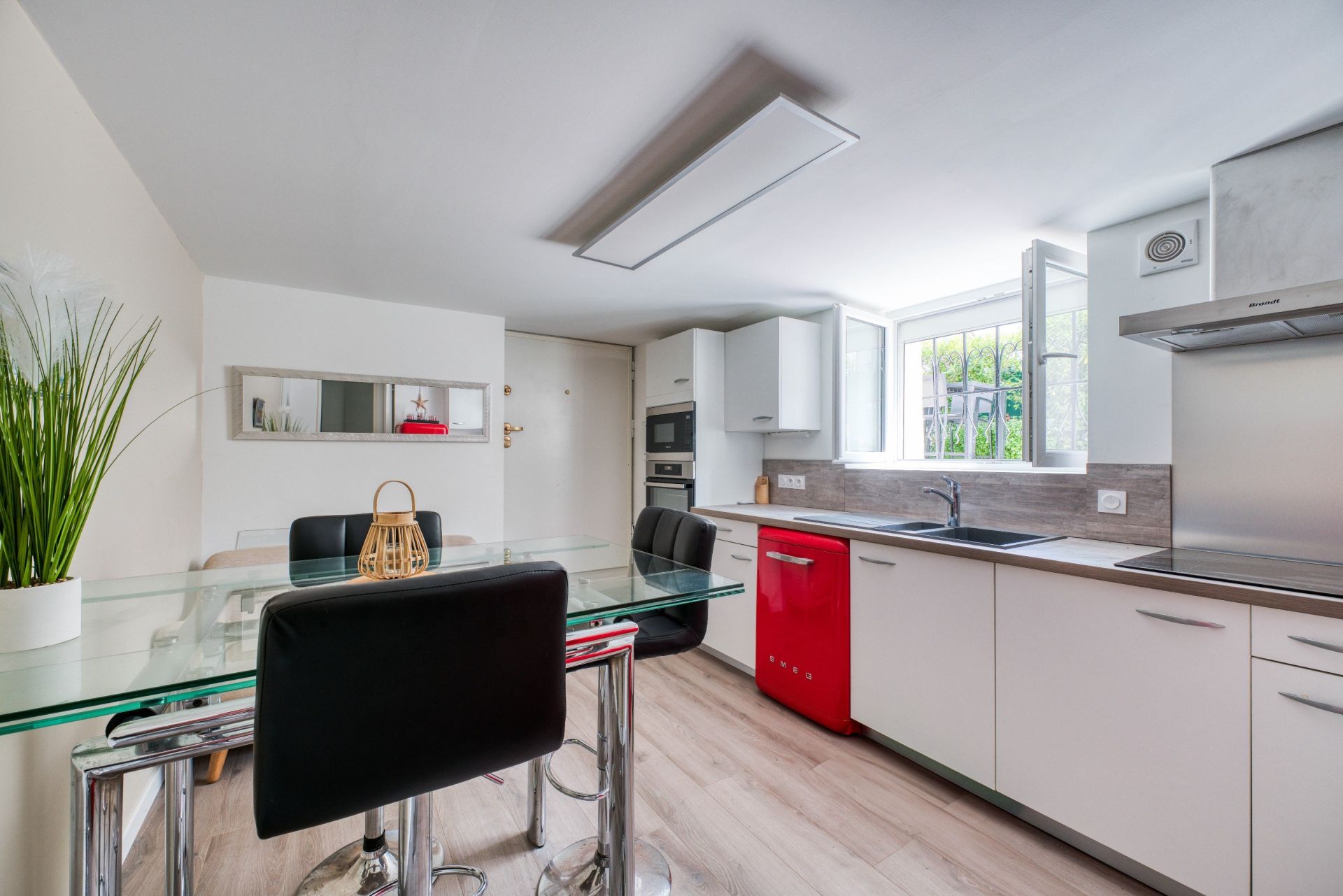 mansion 9 Rooms for sale on ROYAN (17200)