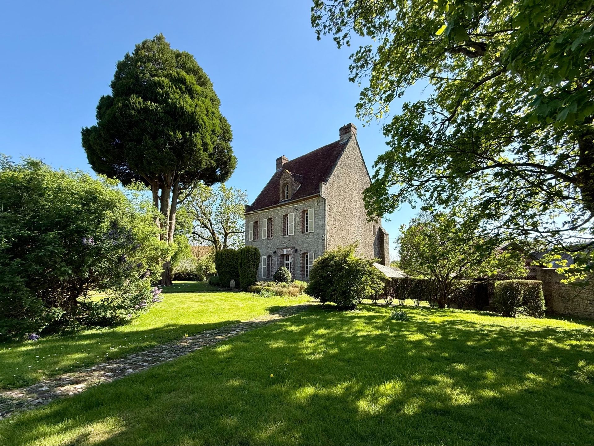 luxury house 6 Rooms for sale on HAUSSEZ (76440)
