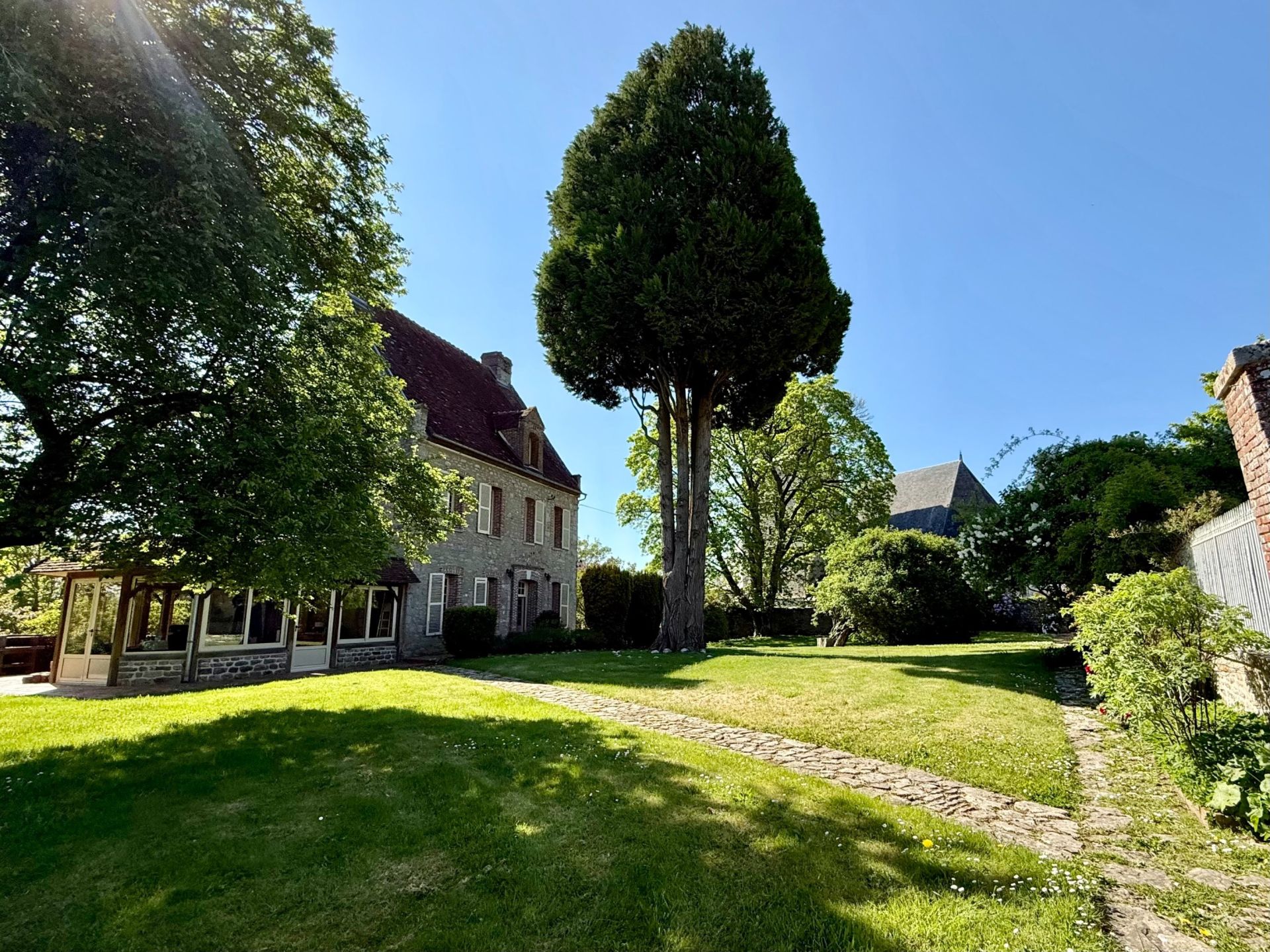 luxury house 6 Rooms for sale on HAUSSEZ (76440)