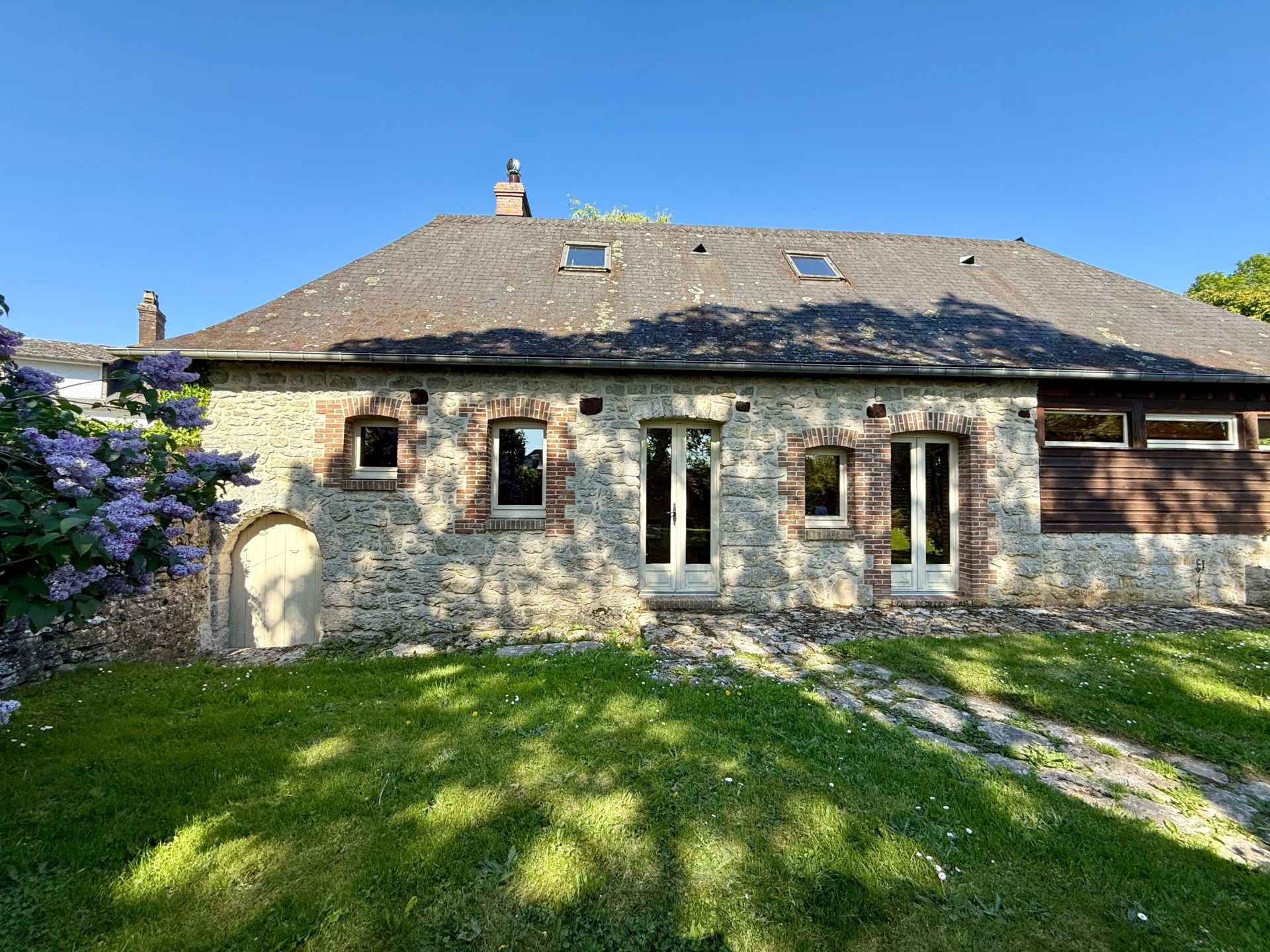 luxury house 6 Rooms for sale on HAUSSEZ (76440)