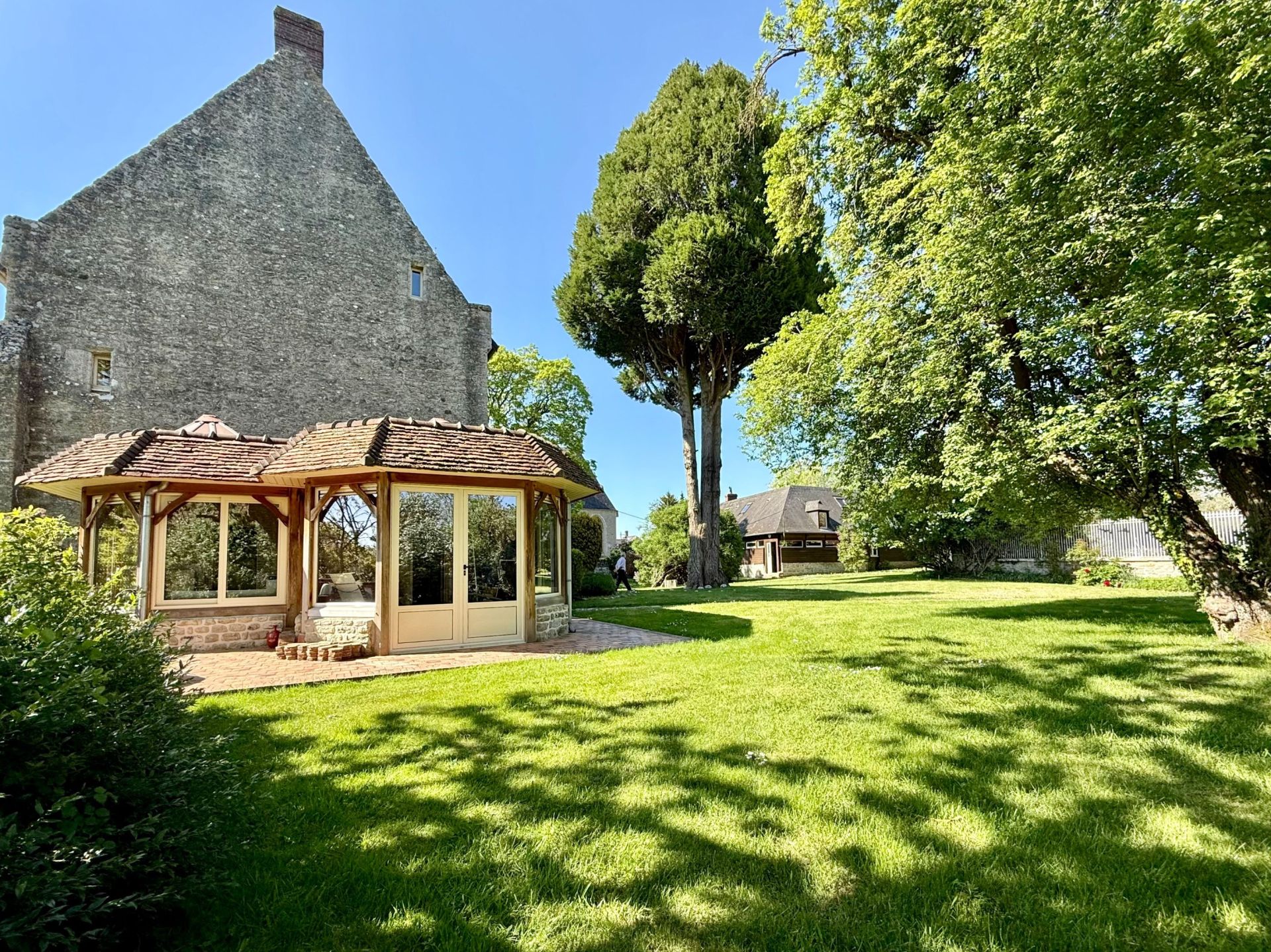 luxury house 6 Rooms for sale on HAUSSEZ (76440)