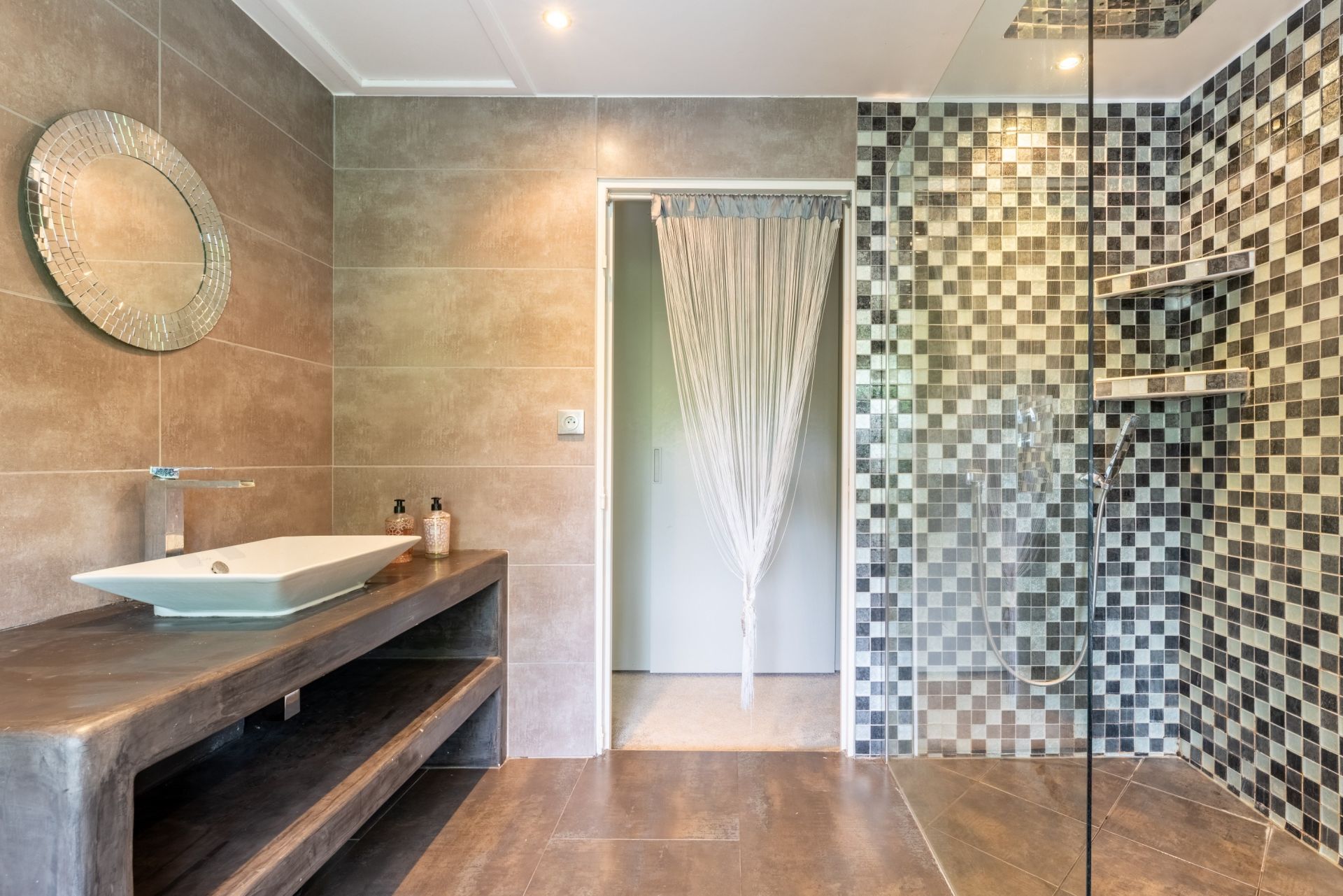 luxury house 7 Rooms for sale on BIHOREL (76420)