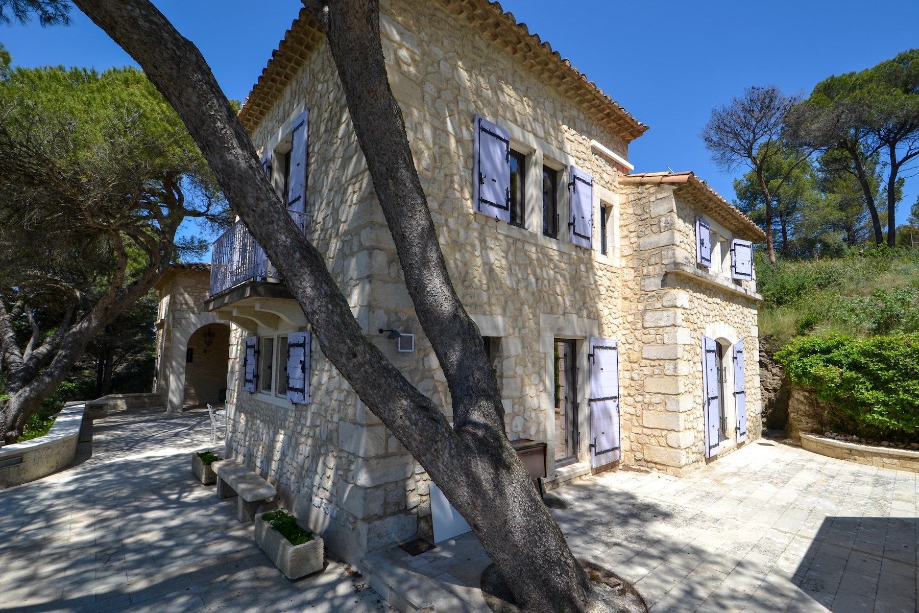 luxury house 9 Rooms for sale on BEAUCAIRE (30300)