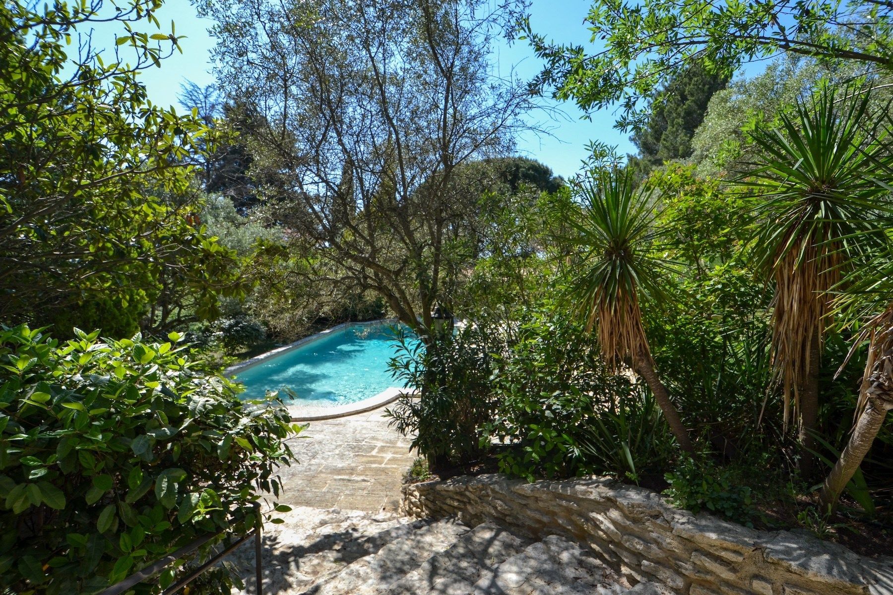 luxury house 9 Rooms for sale on BEAUCAIRE (30300)