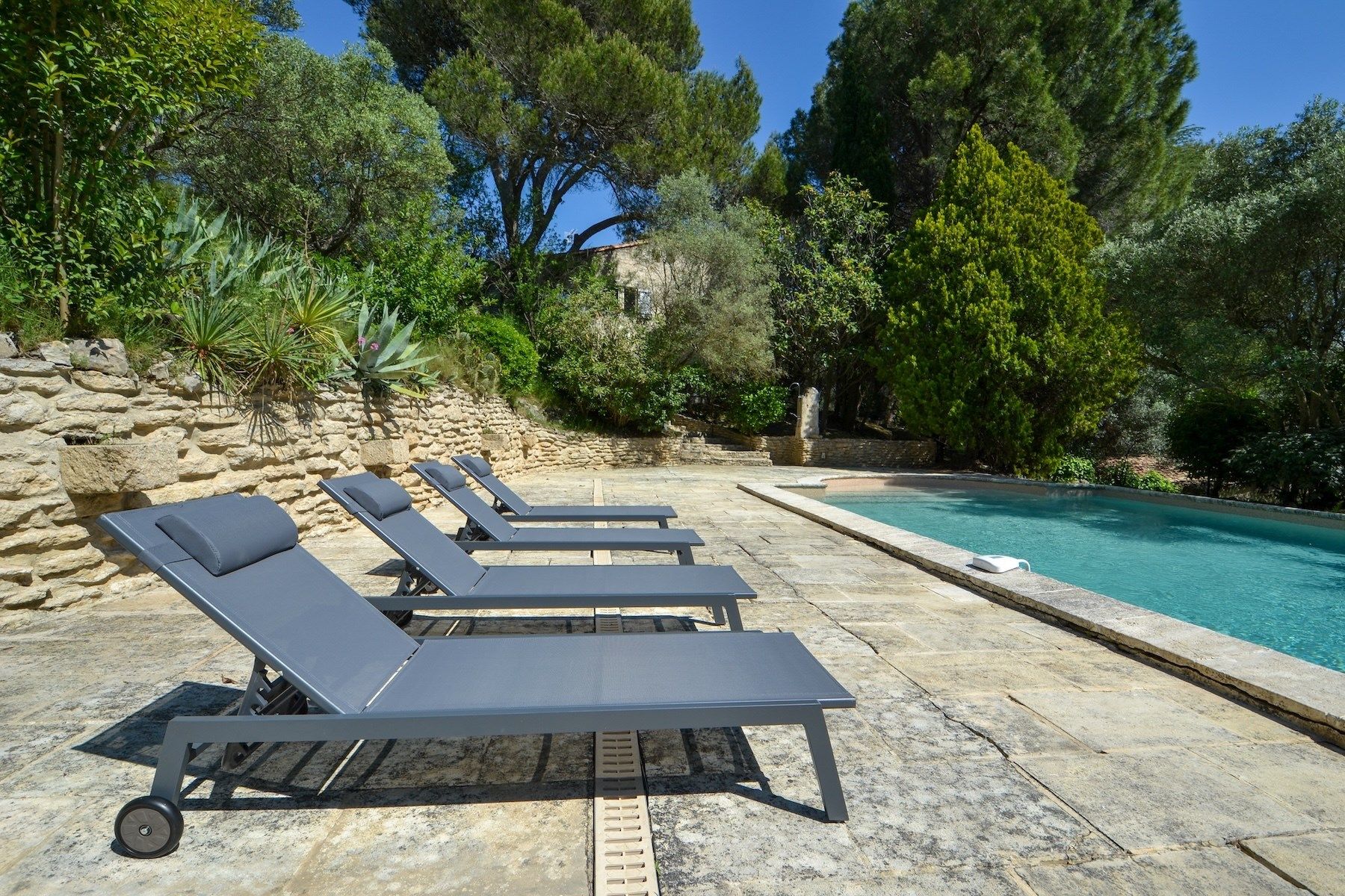 luxury house 9 Rooms for sale on BEAUCAIRE (30300)