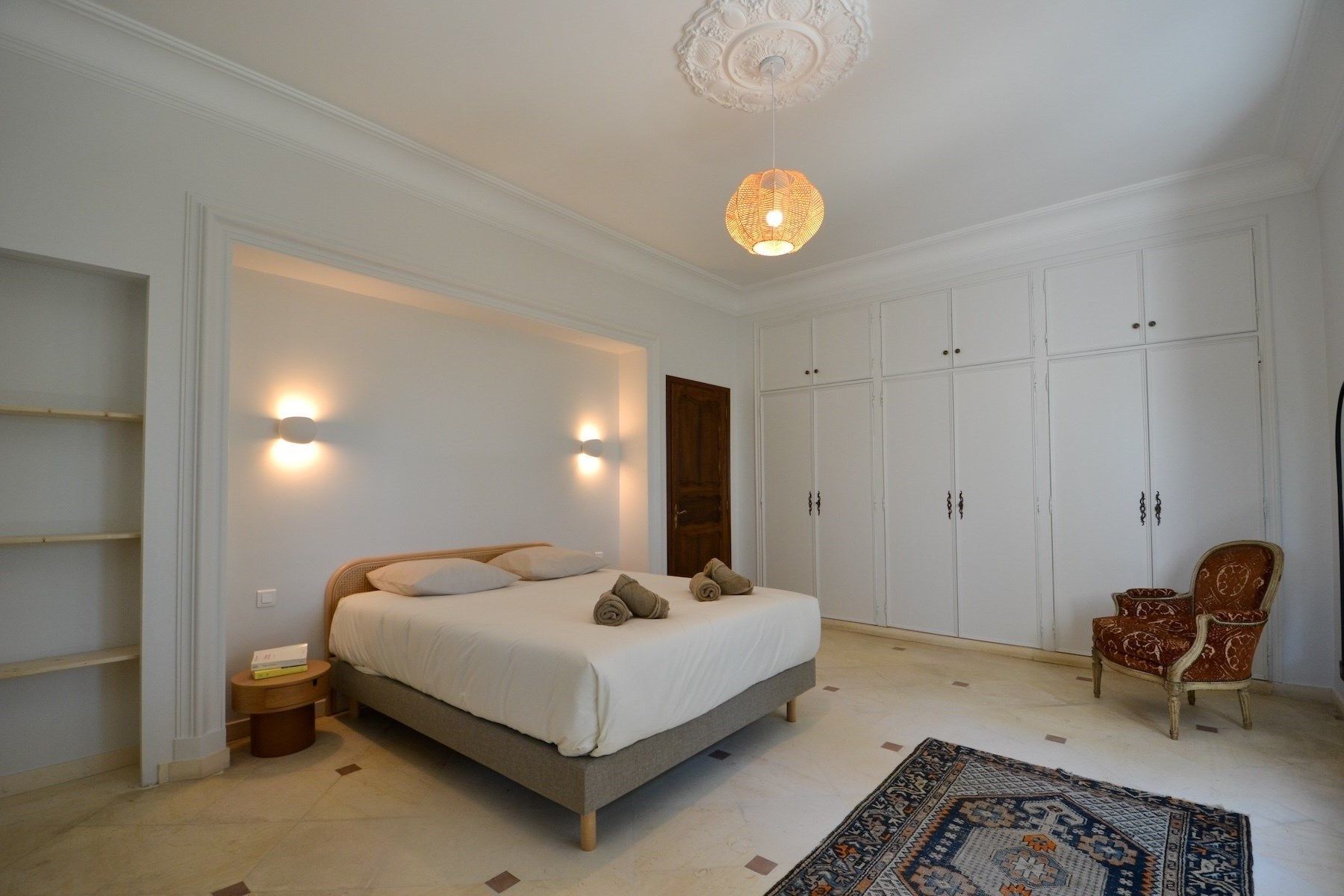 luxury house 9 Rooms for sale on BEAUCAIRE (30300)