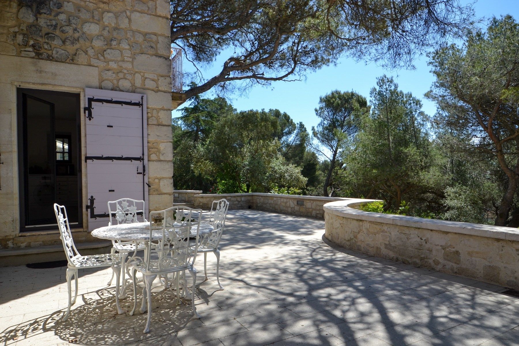 luxury house 9 Rooms for sale on BEAUCAIRE (30300)