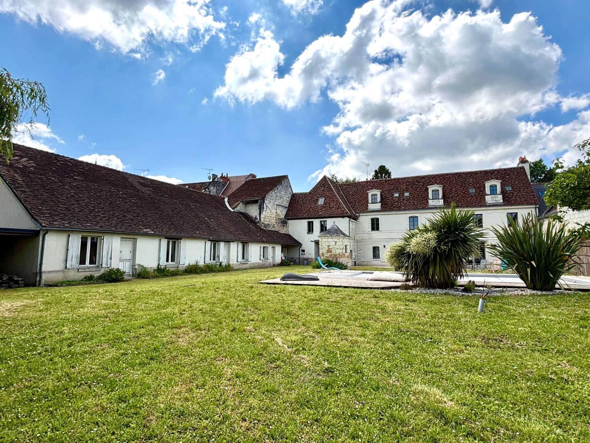 luxury house 10 Rooms for sale on BEAULIEU LES LOCHES (37600)