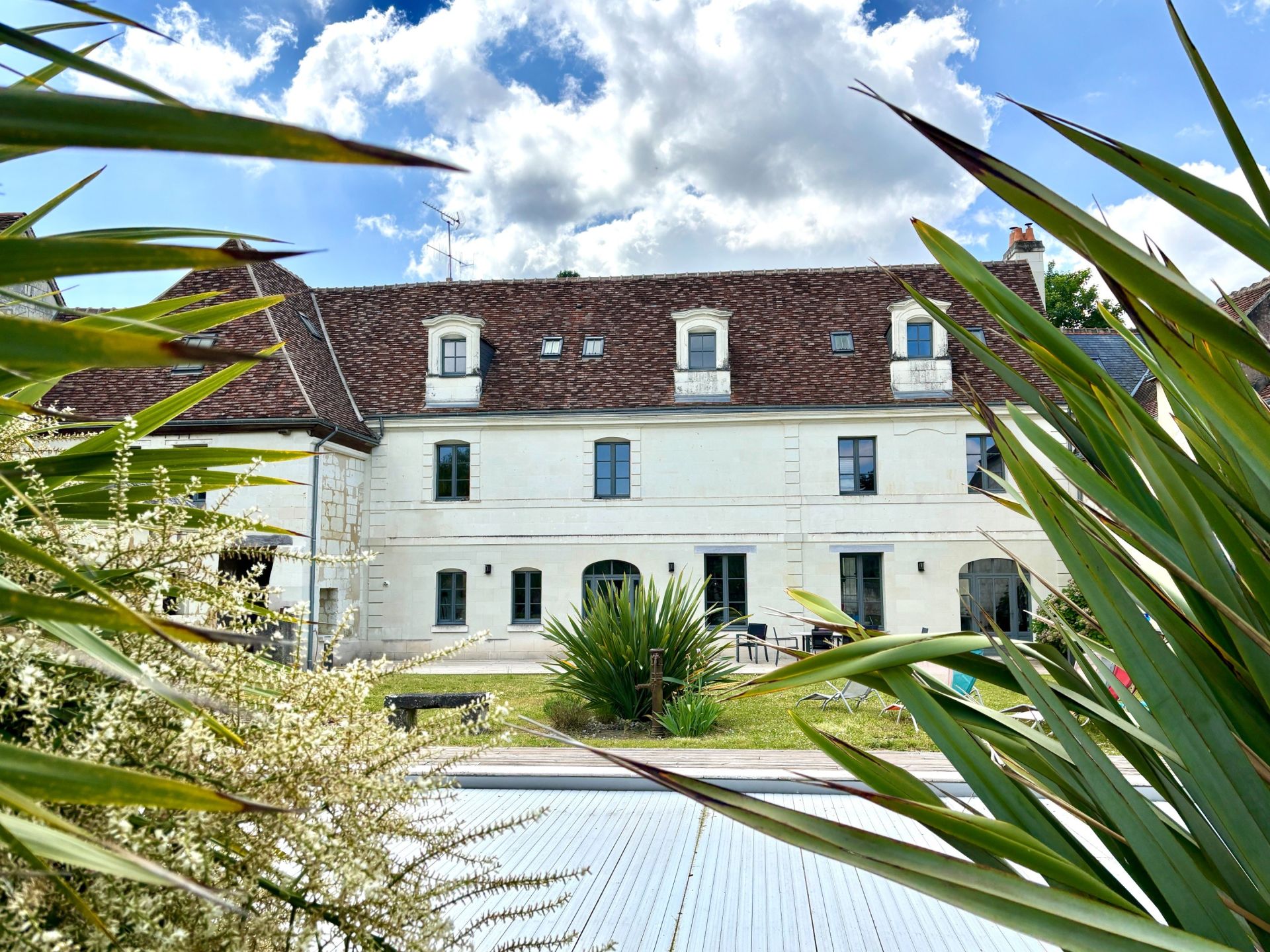 luxury house 10 Rooms for sale on BEAULIEU LES LOCHES (37600)