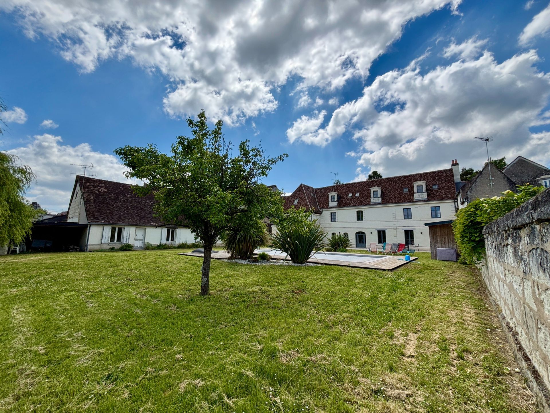 luxury house 10 Rooms for sale on BEAULIEU LES LOCHES (37600)