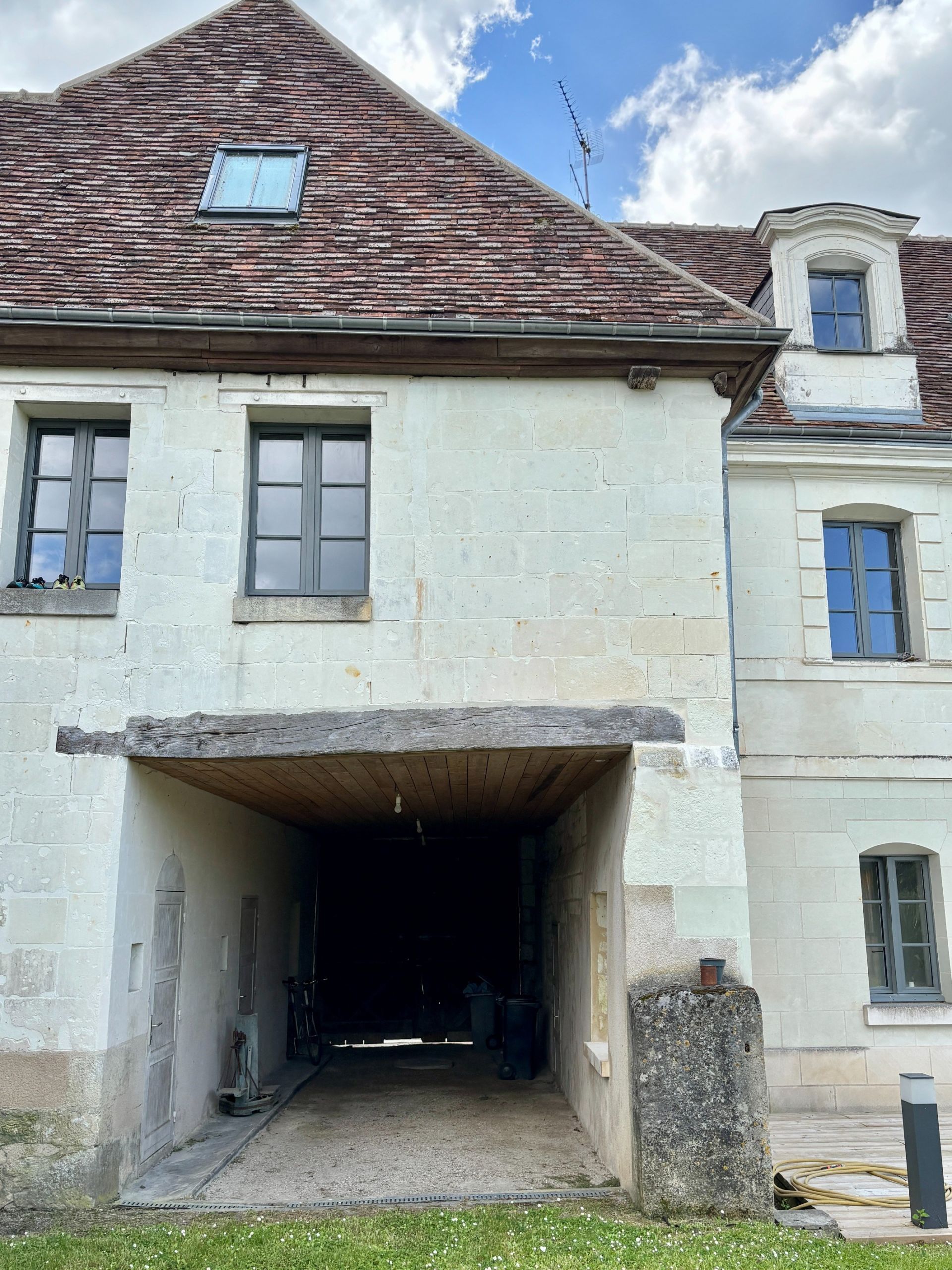 luxury house 10 Rooms for sale on BEAULIEU LES LOCHES (37600)