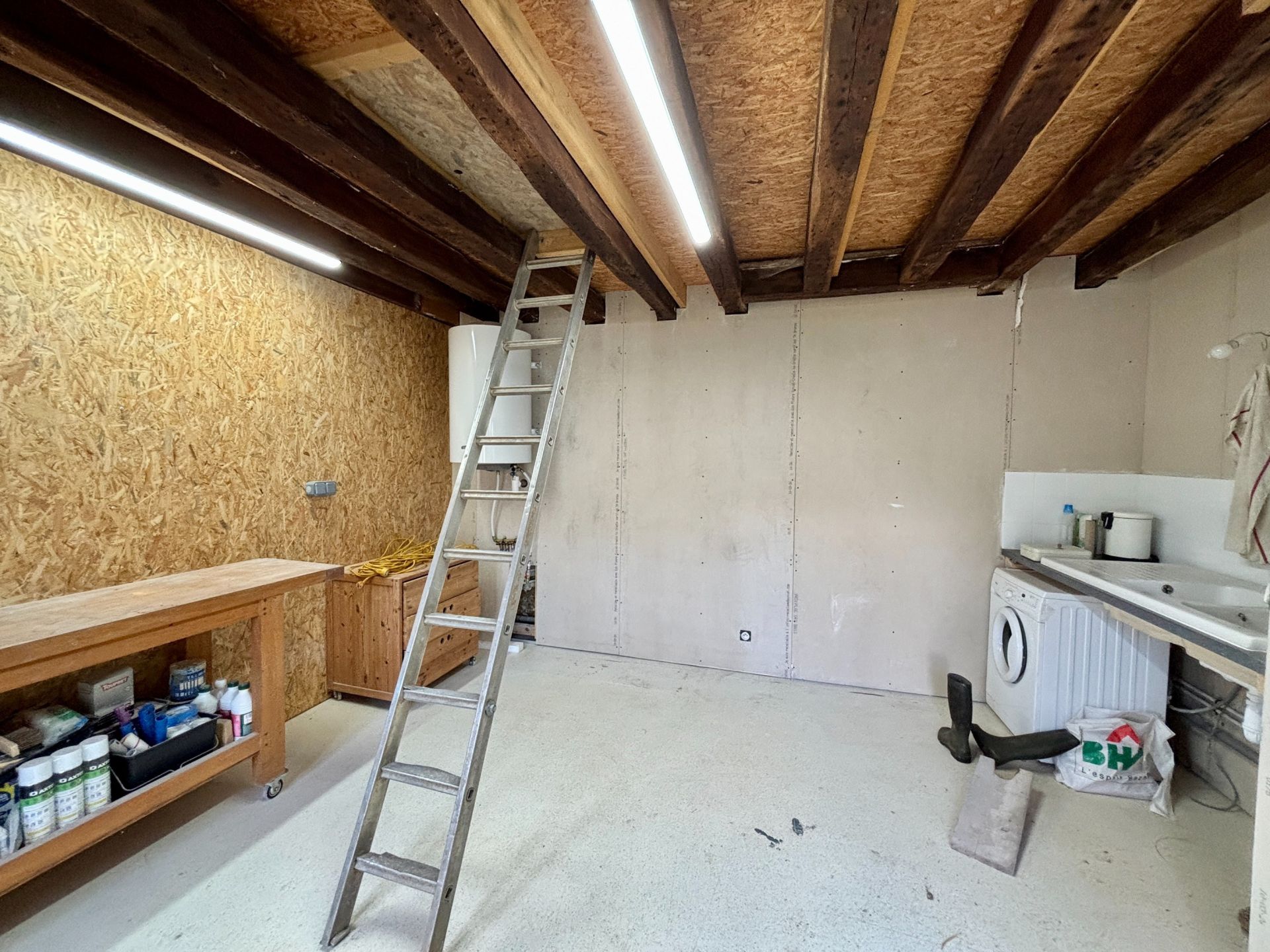 luxury house 10 Rooms for sale on BEAULIEU LES LOCHES (37600)