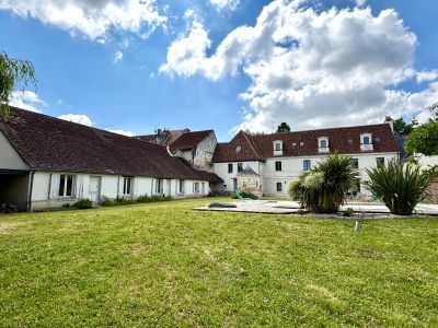Sale Luxury house Beaulieu-lès-Loches 10 Rooms 327 m²