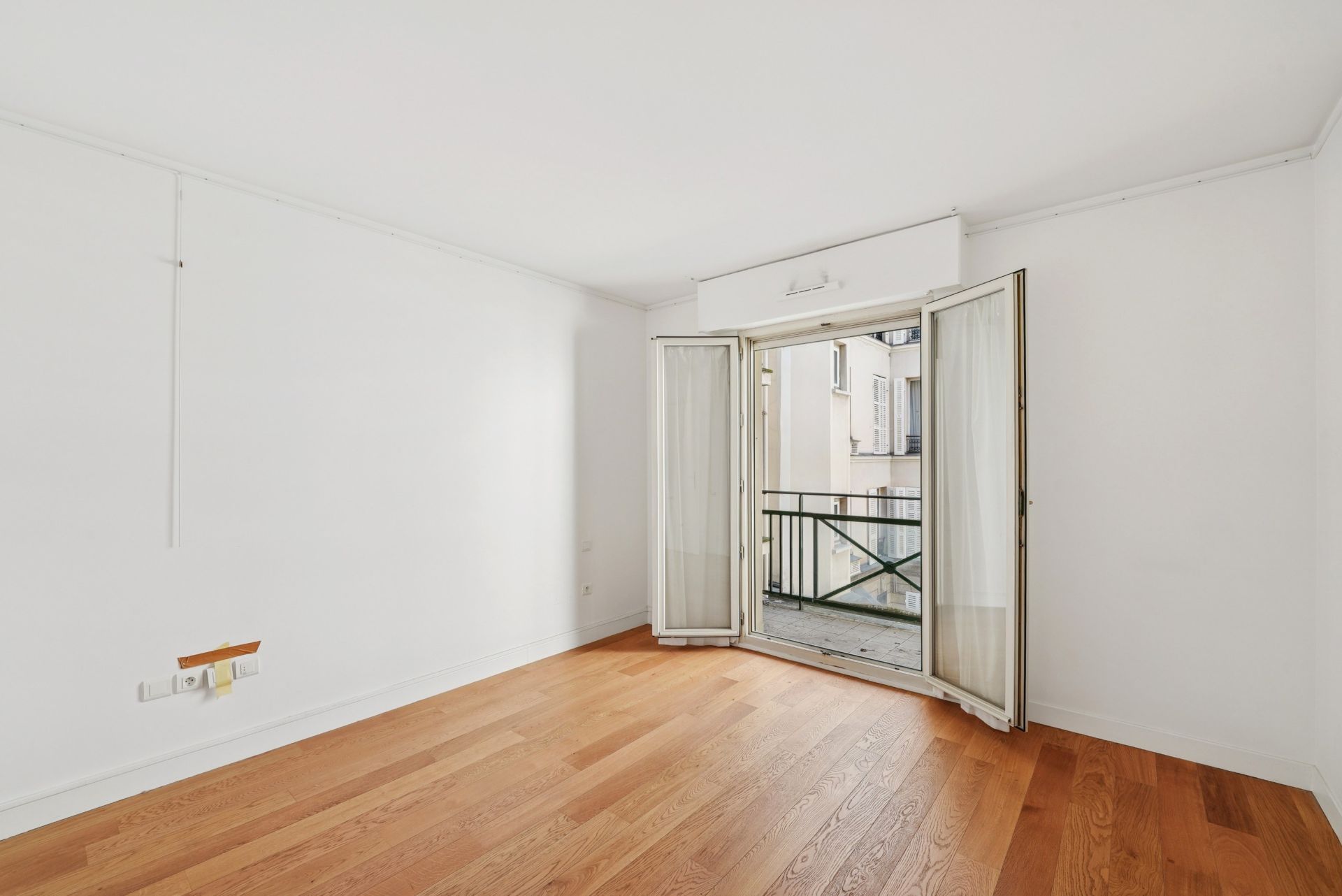 luxury apartment 4 Rooms for sale on PARIS (75017)