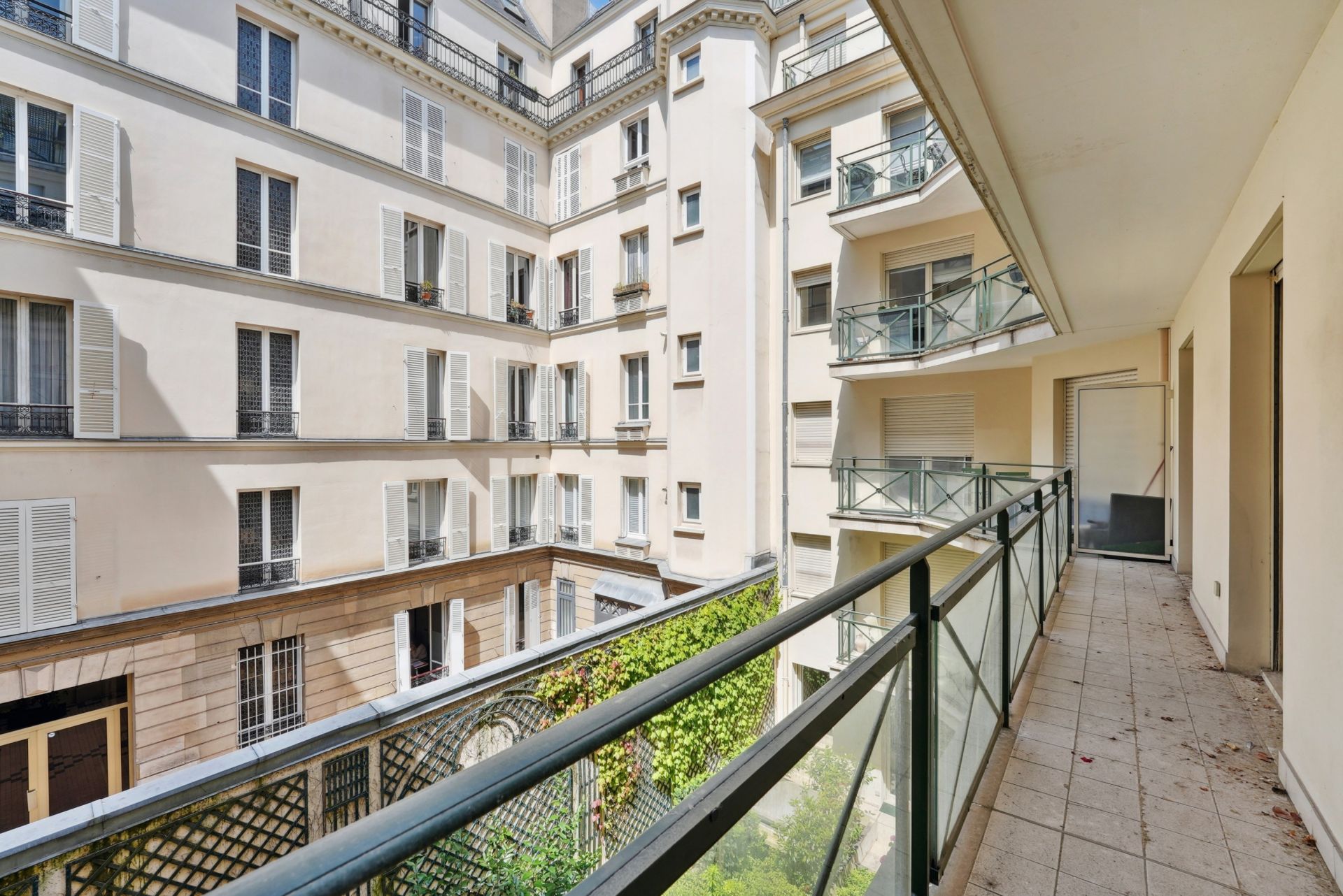 luxury apartment 4 Rooms for sale on PARIS (75017)