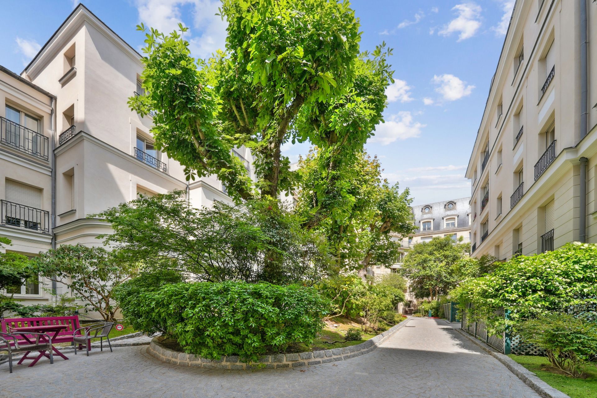 luxury apartment 4 Rooms for sale on PARIS (75017)