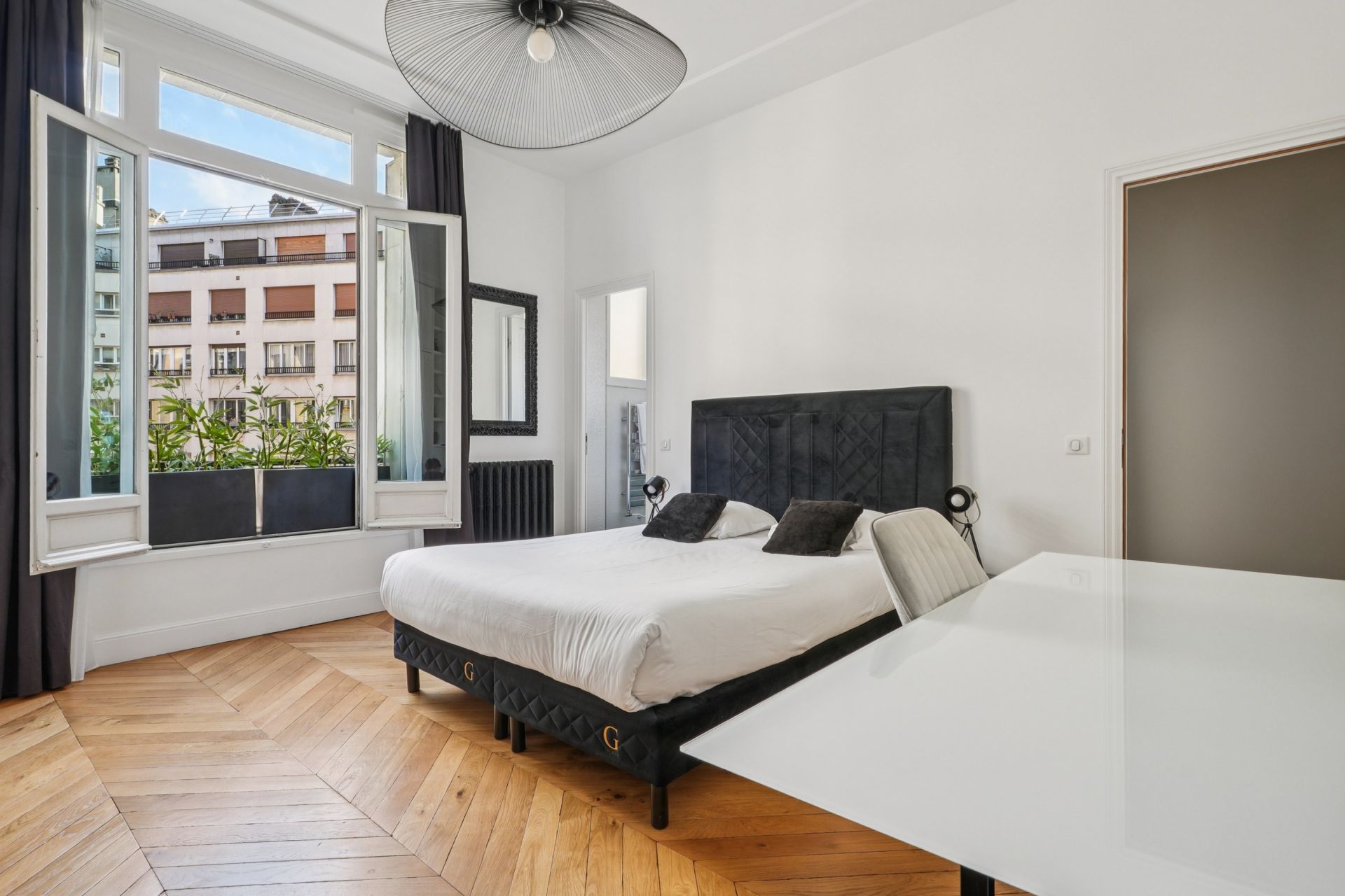 luxury apartment 7 Rooms for sale on PARIS (75016)