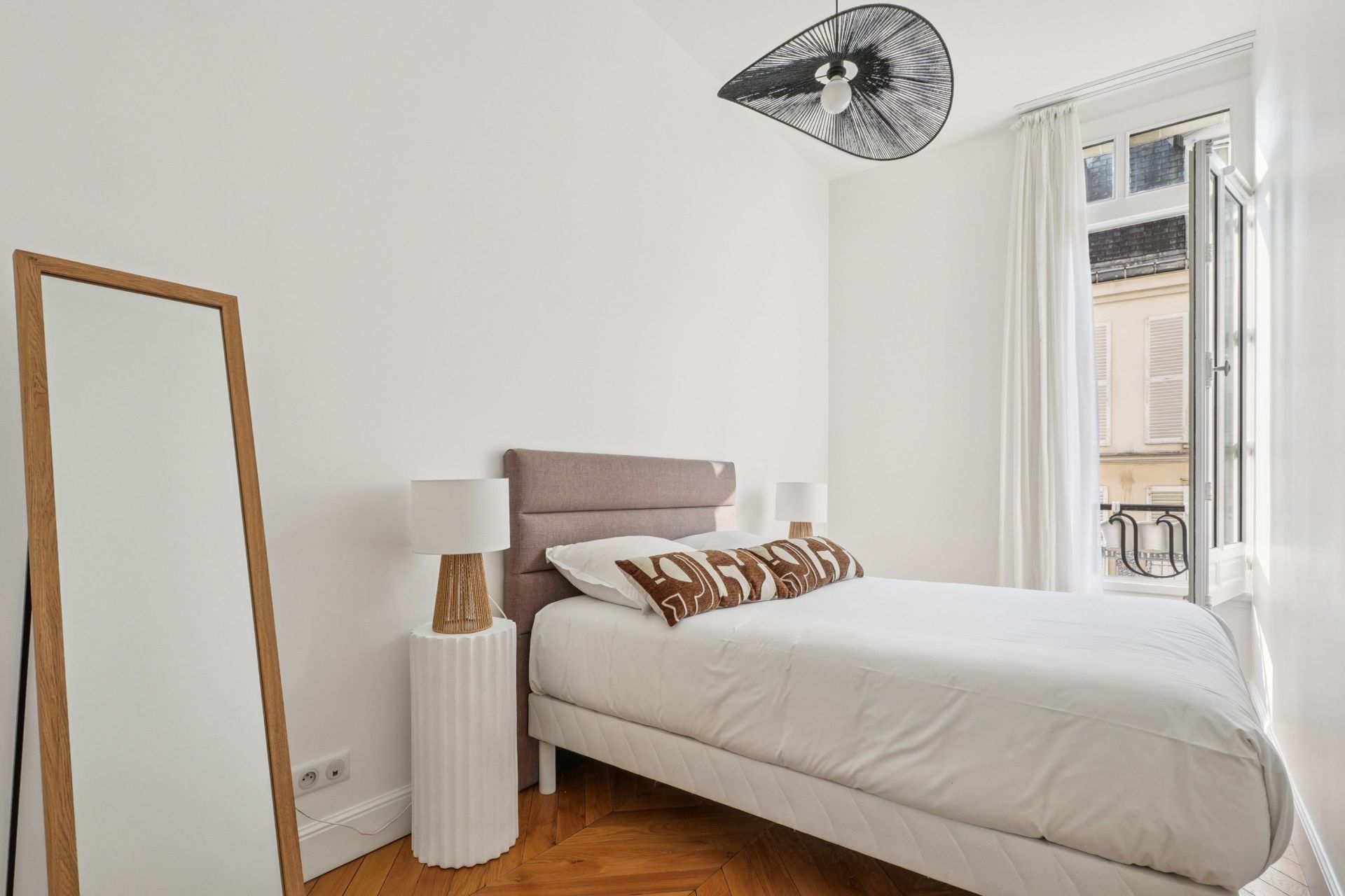 luxury apartment 7 Rooms for sale on PARIS (75016)