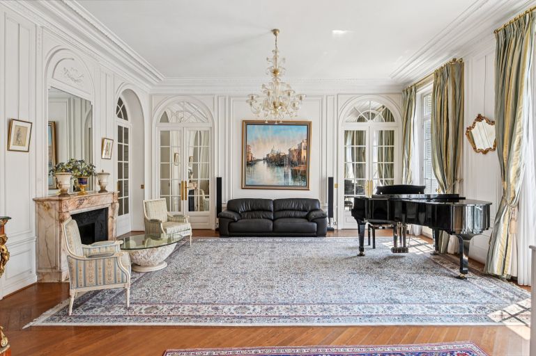 luxury apartment 7 Rooms for sale on PARIS (75016)