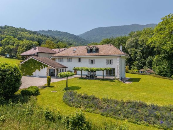 Sale Luxury house Divonne-les-Bains 8 Rooms 387 m²