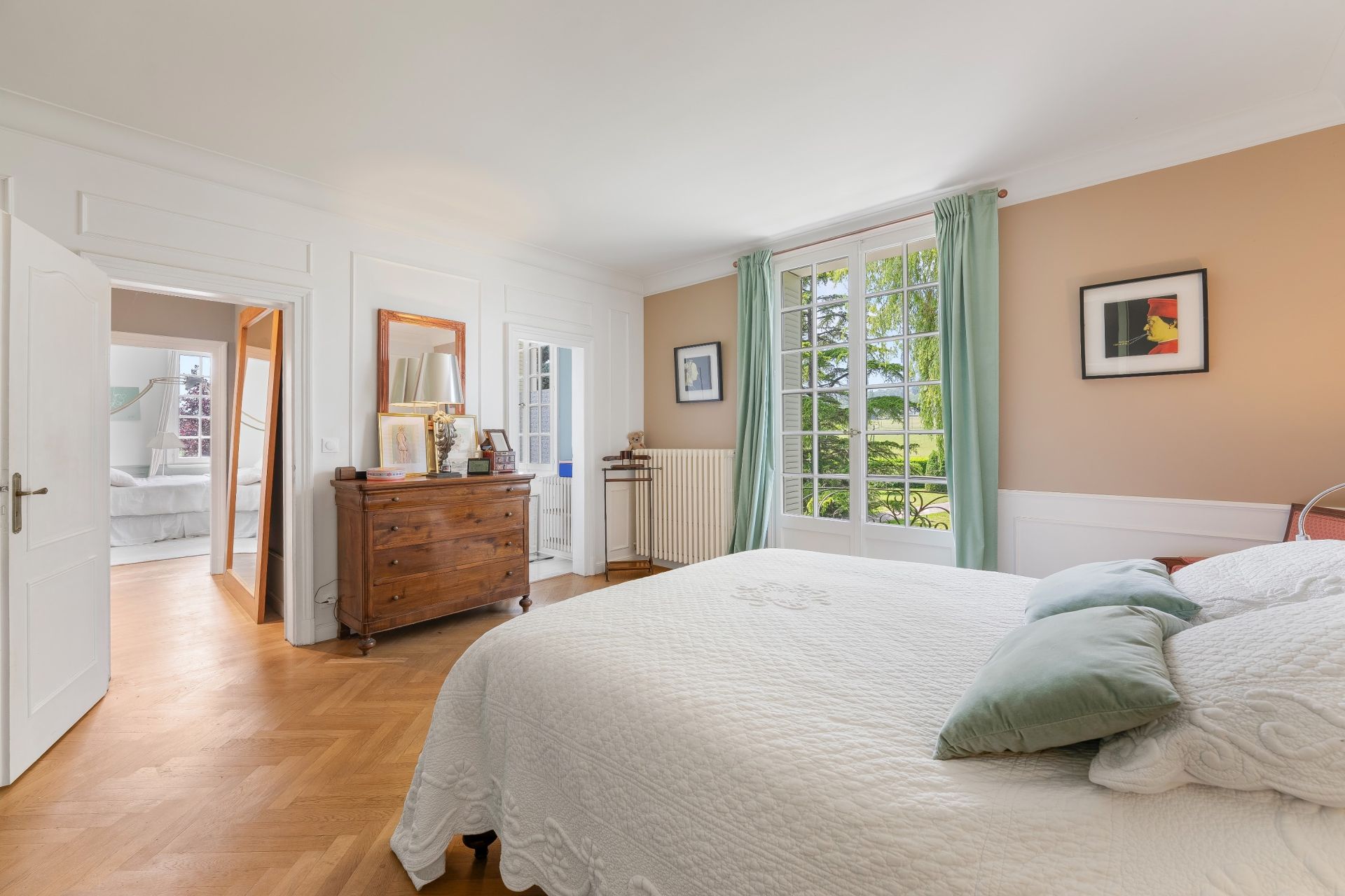 luxury house 8 Rooms for sale on DIVONNE LES BAINS (01220)