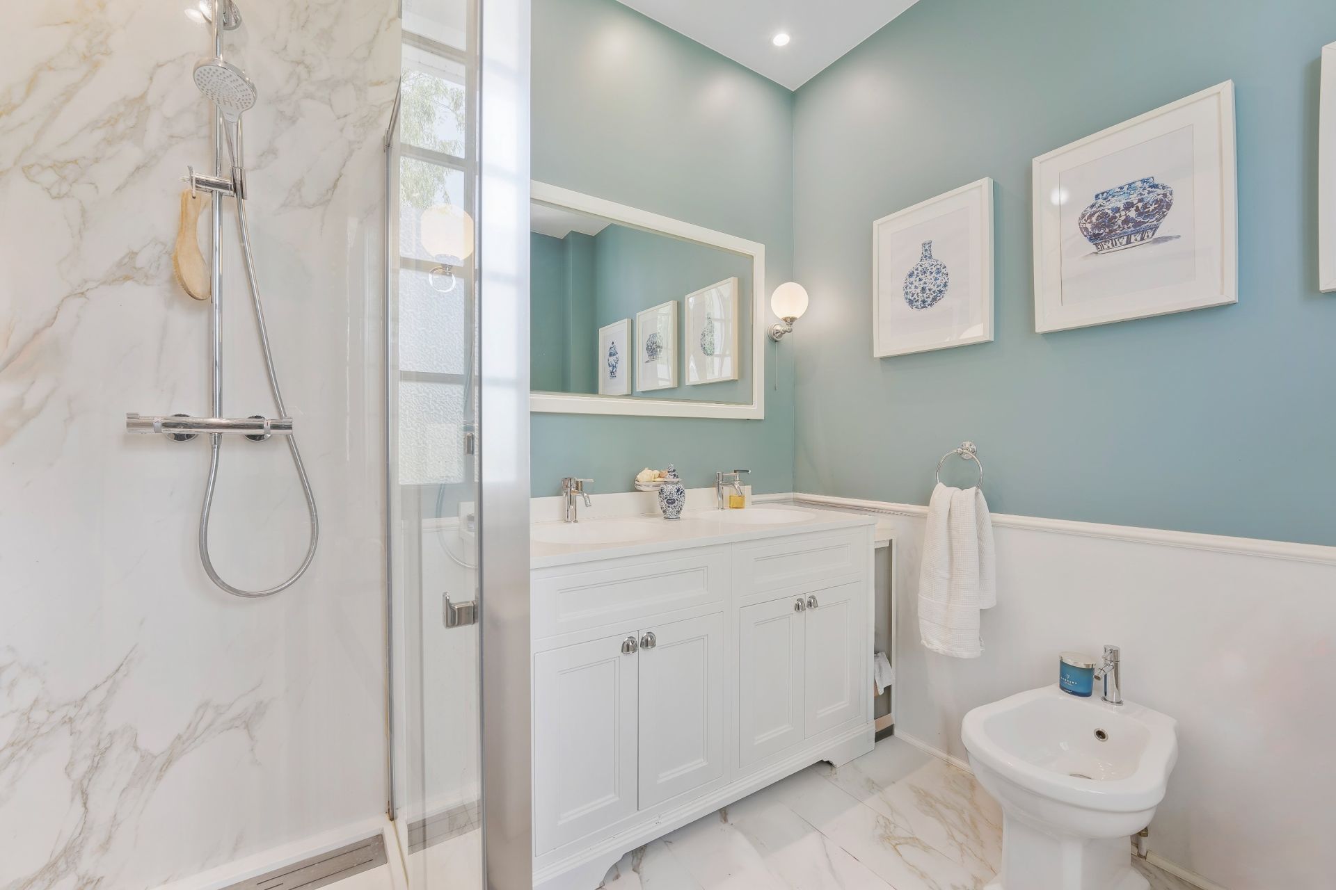 luxury house 8 Rooms for sale on DIVONNE LES BAINS (01220)