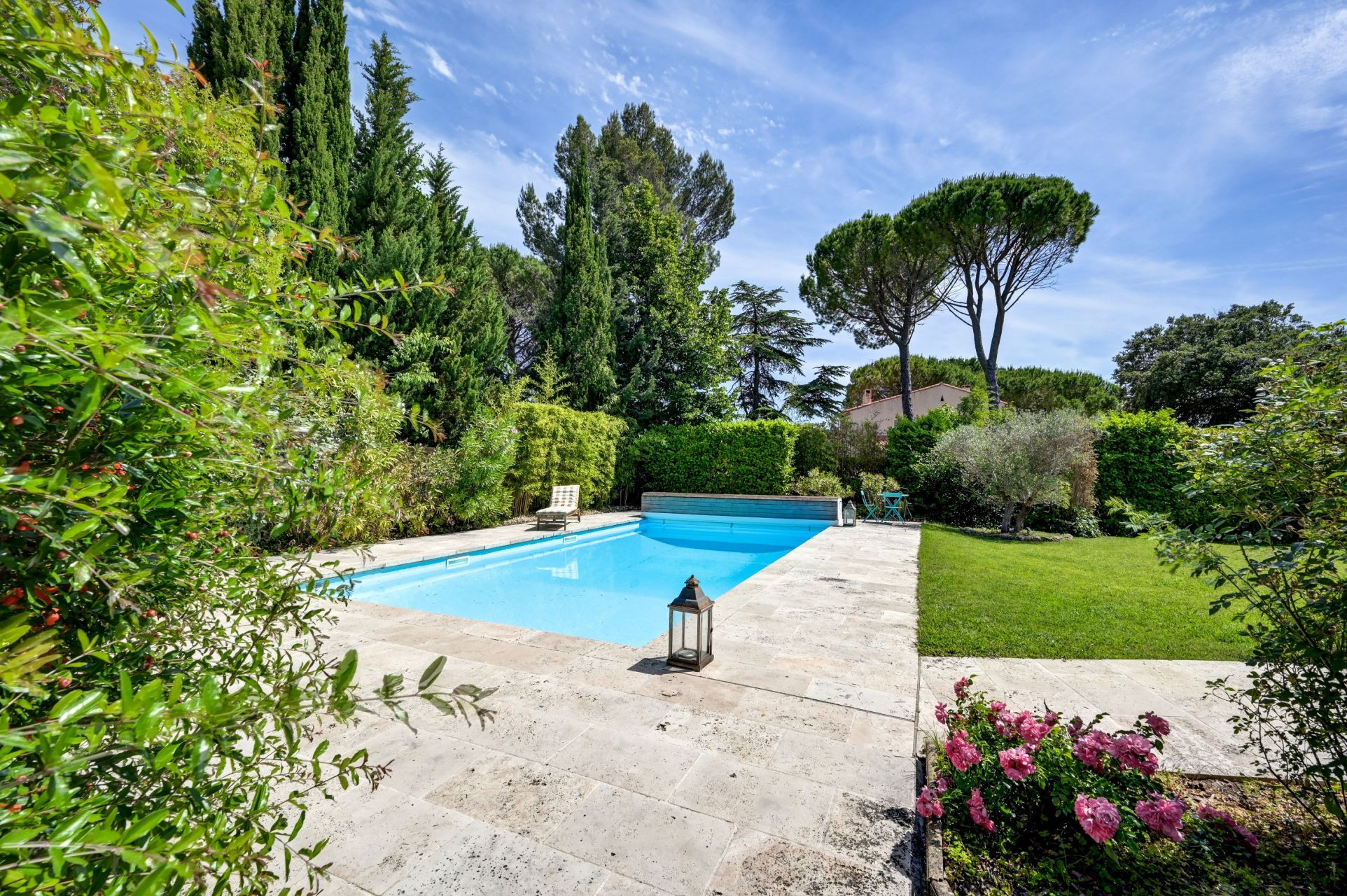 luxury villa 8 Rooms for sale on AIX EN PROVENCE (13100)