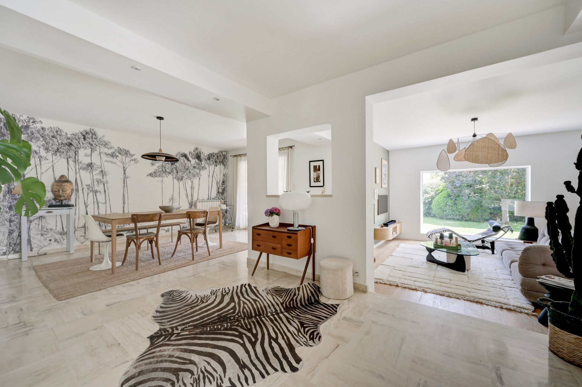 luxury villa 8 Rooms for sale on AIX EN PROVENCE (13100)