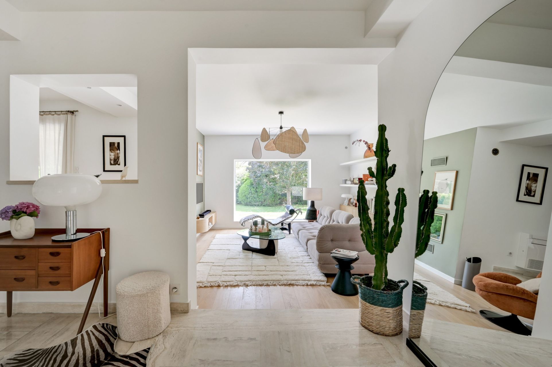 luxury villa 8 Rooms for sale on AIX EN PROVENCE (13100)