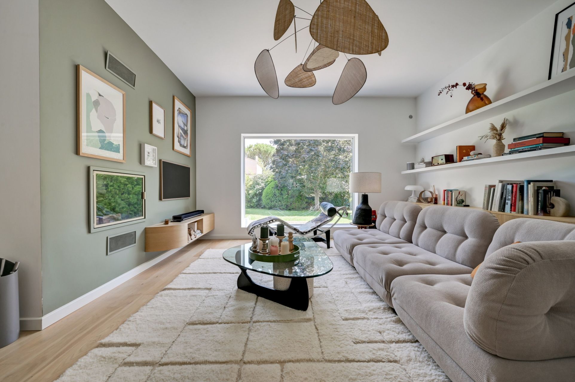 luxury villa 8 Rooms for sale on AIX EN PROVENCE (13100)