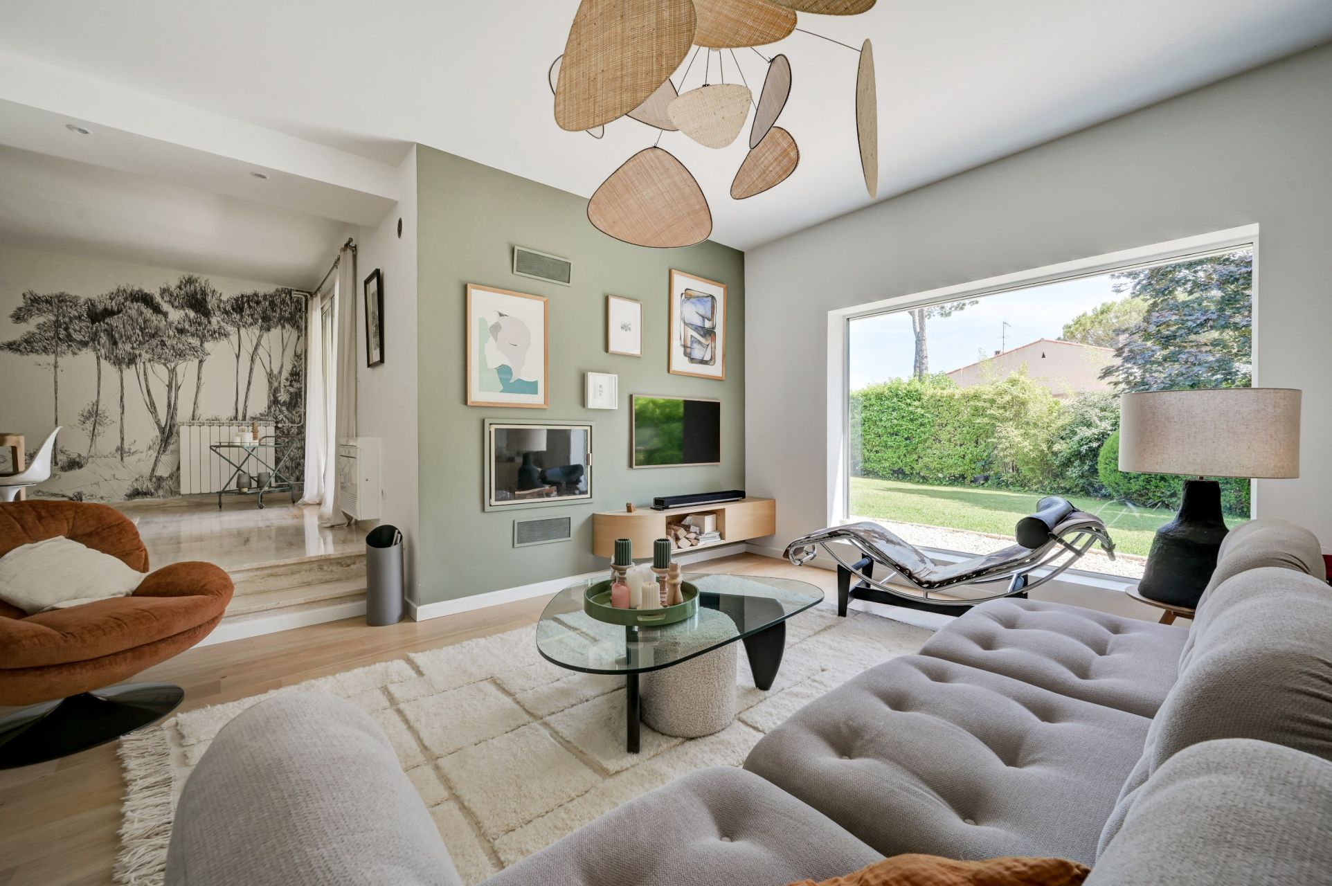 luxury villa 8 Rooms for sale on AIX EN PROVENCE (13100)