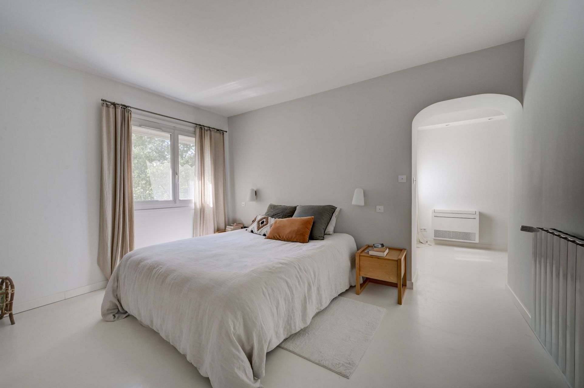 luxury villa 8 Rooms for sale on AIX EN PROVENCE (13100)