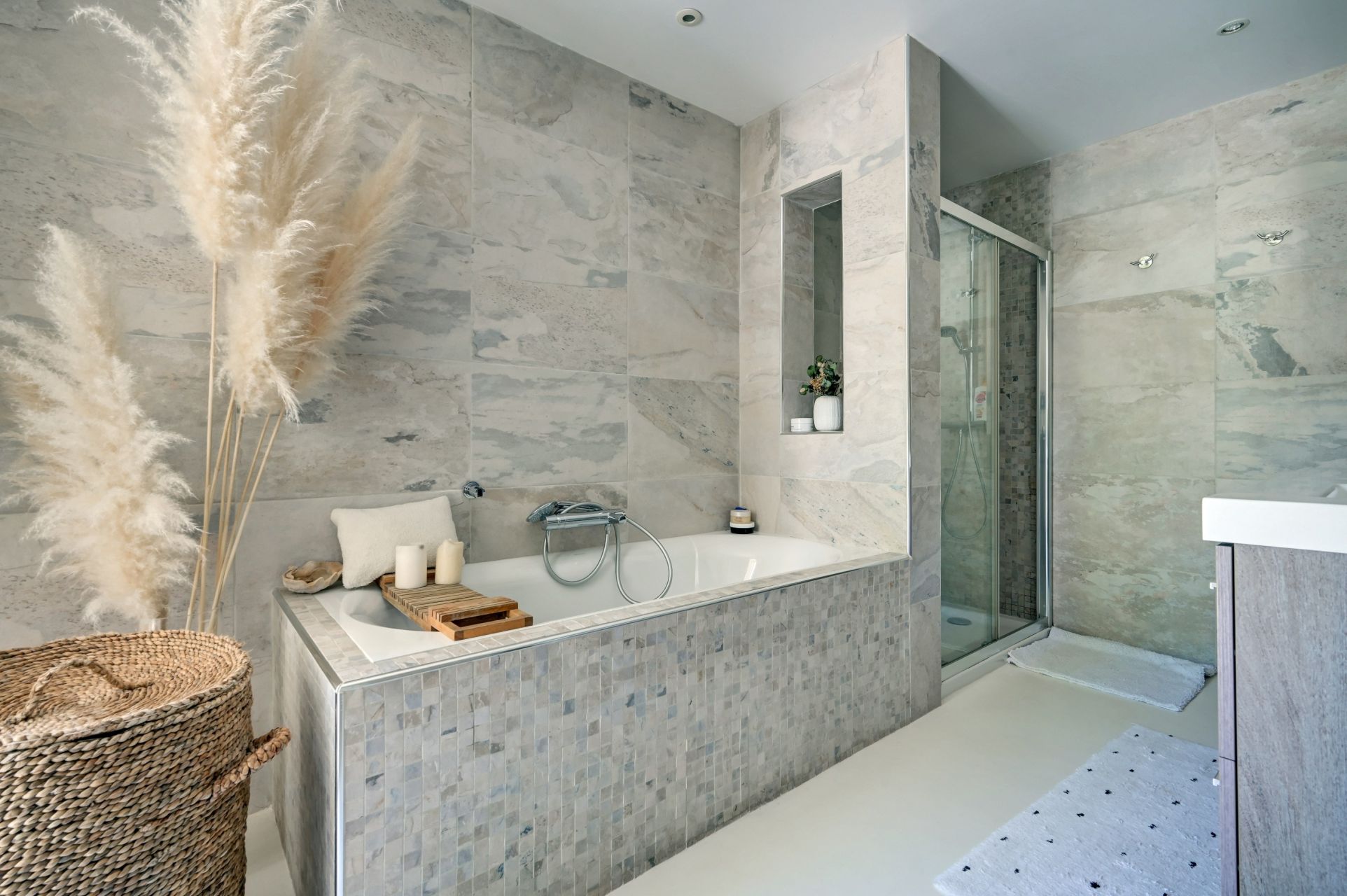 luxury villa 8 Rooms for sale on AIX EN PROVENCE (13100)