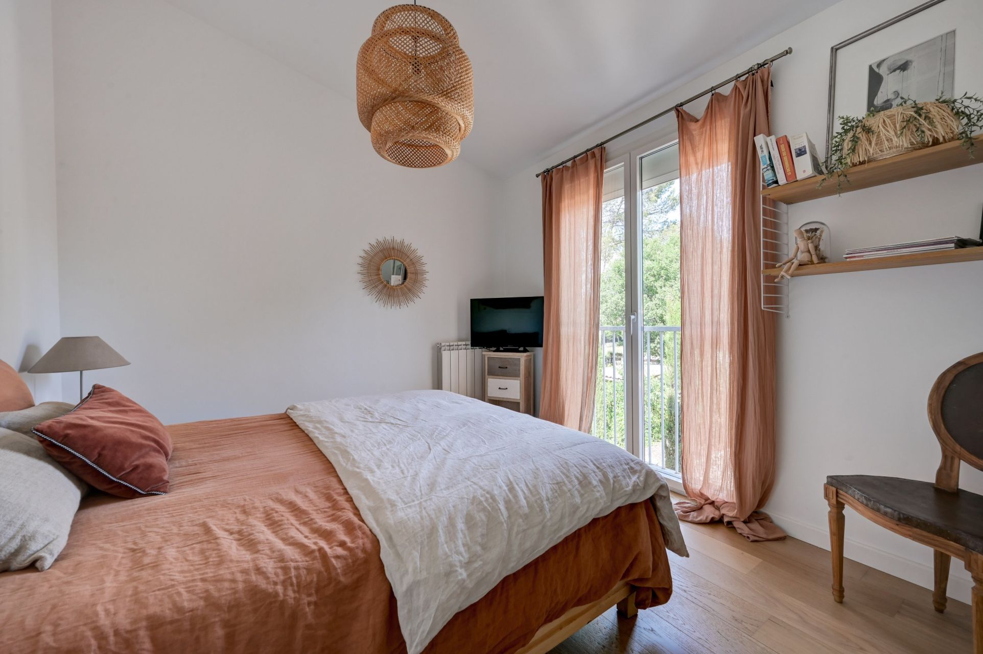 luxury villa 8 Rooms for sale on AIX EN PROVENCE (13100)