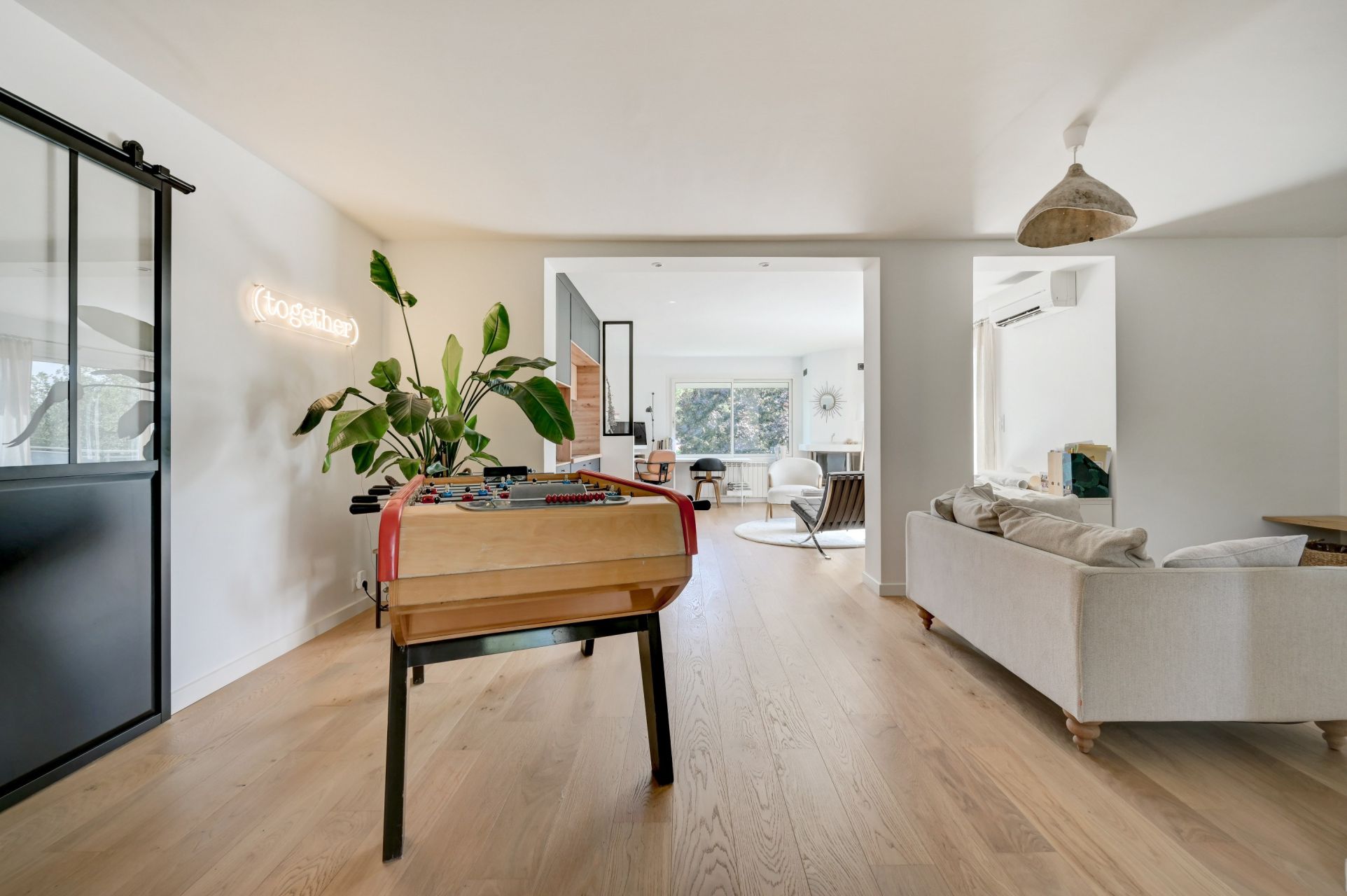 luxury villa 8 Rooms for sale on AIX EN PROVENCE (13100)