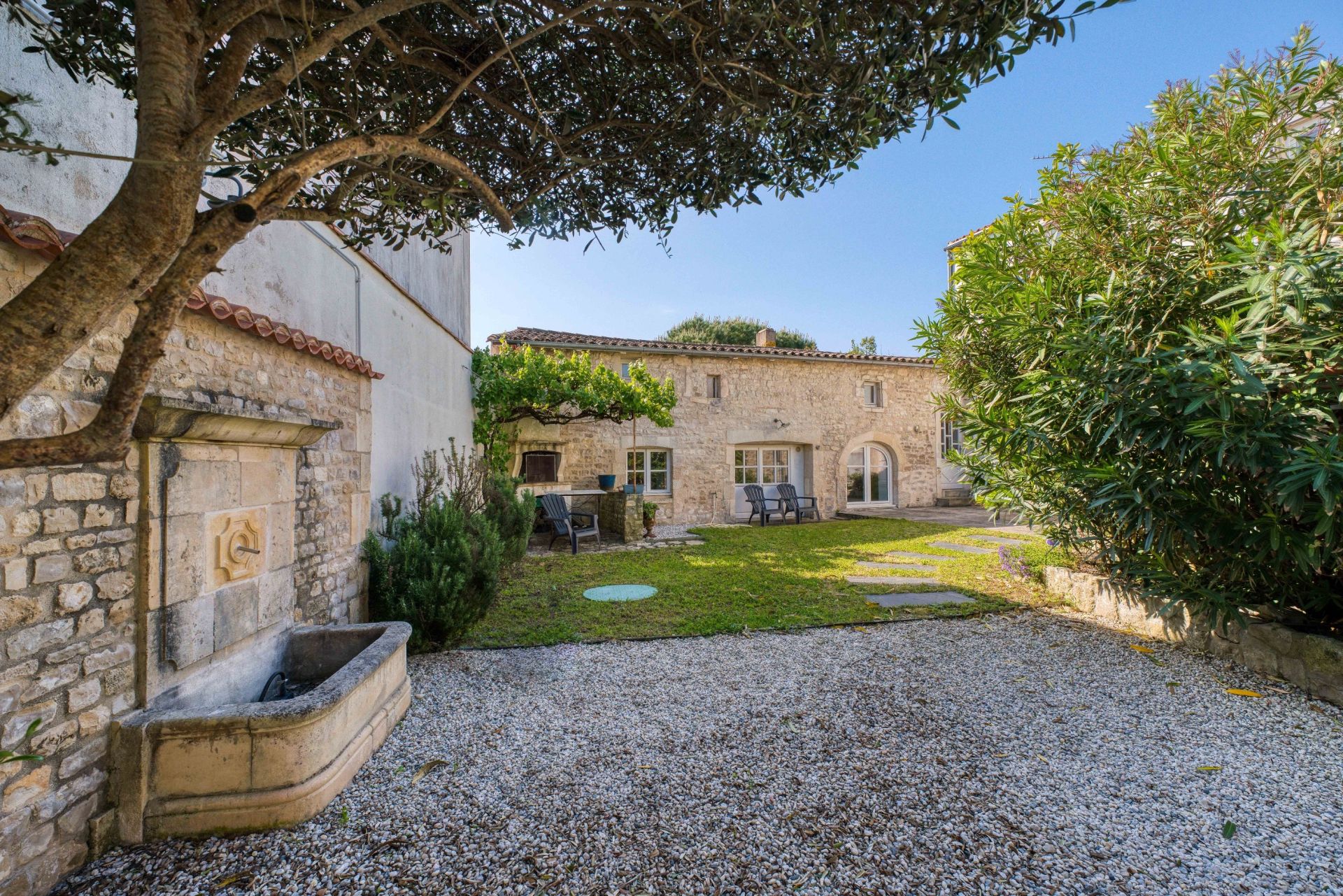 luxury house 10 Rooms for sale on RIVEDOUX PLAGE (17940)