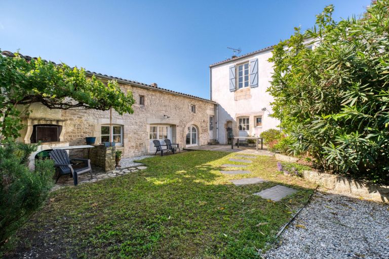 luxury house 10 Rooms for sale on RIVEDOUX PLAGE (17940)