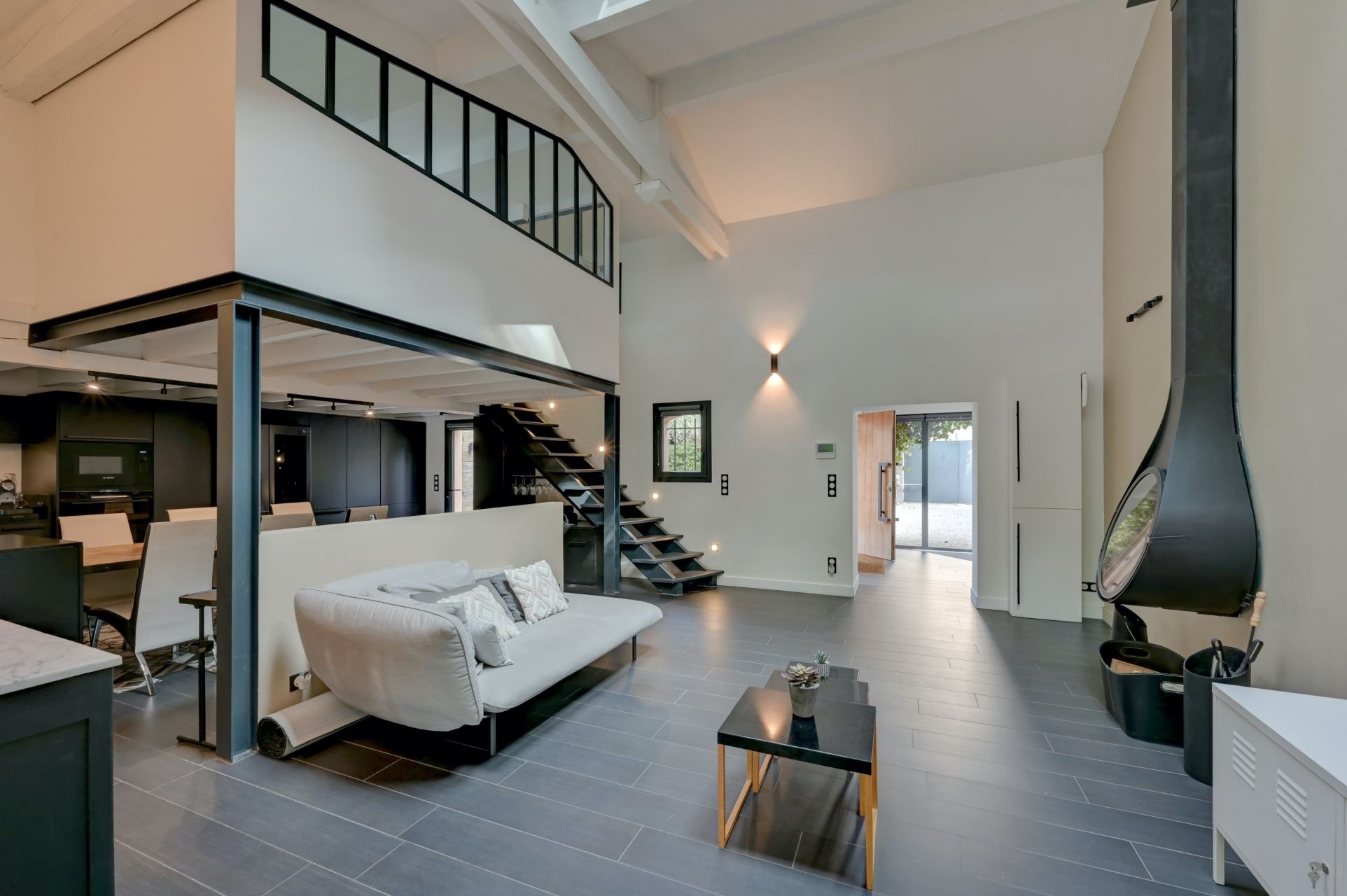 luxury house 5 Rooms for sale on AIX EN PROVENCE (13100)