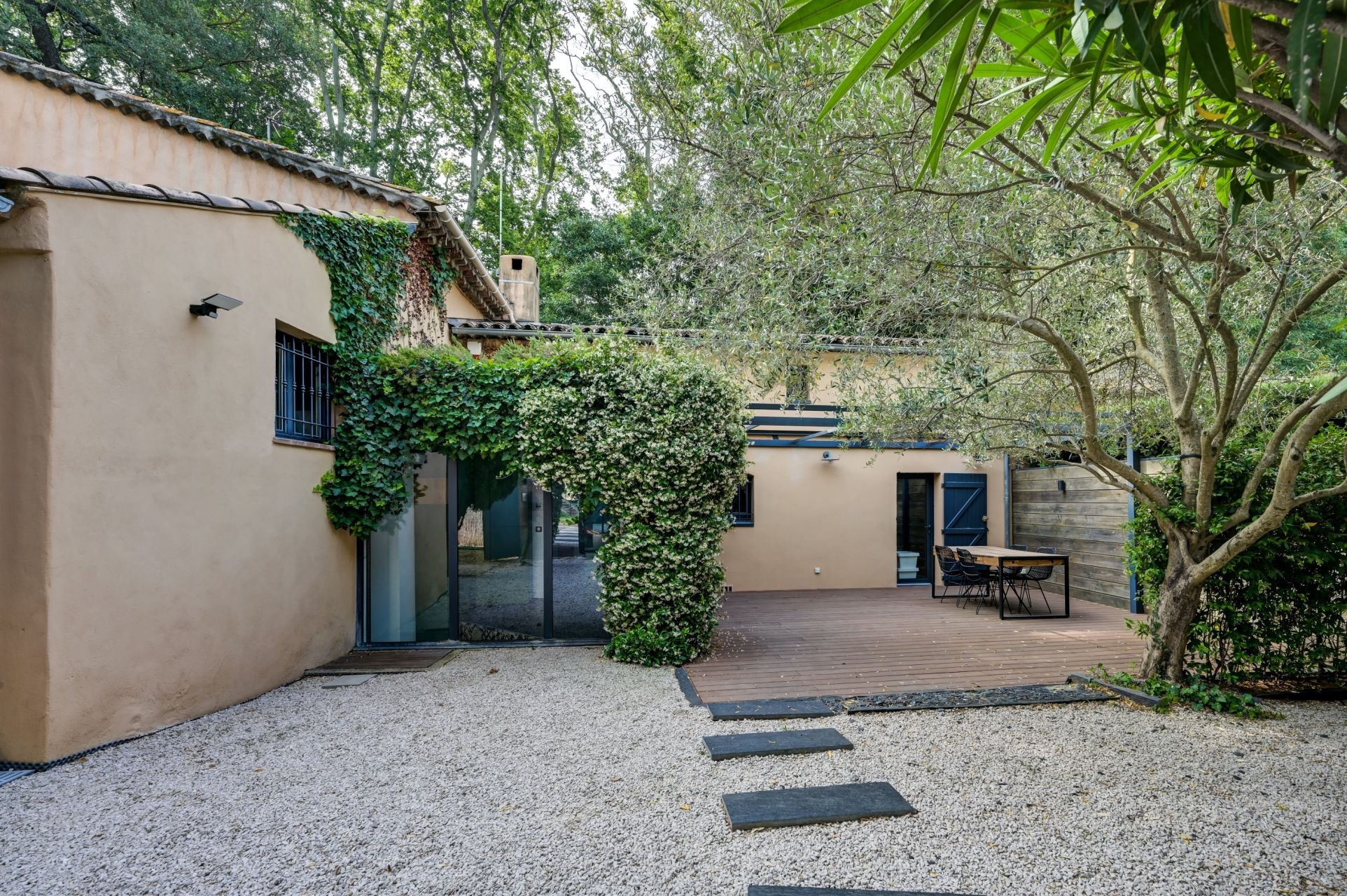 luxury house 5 Rooms for sale on AIX EN PROVENCE (13100)