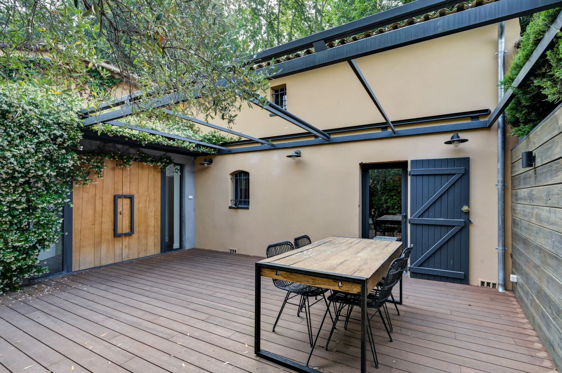 luxury house 5 Rooms for sale on AIX EN PROVENCE (13100)
