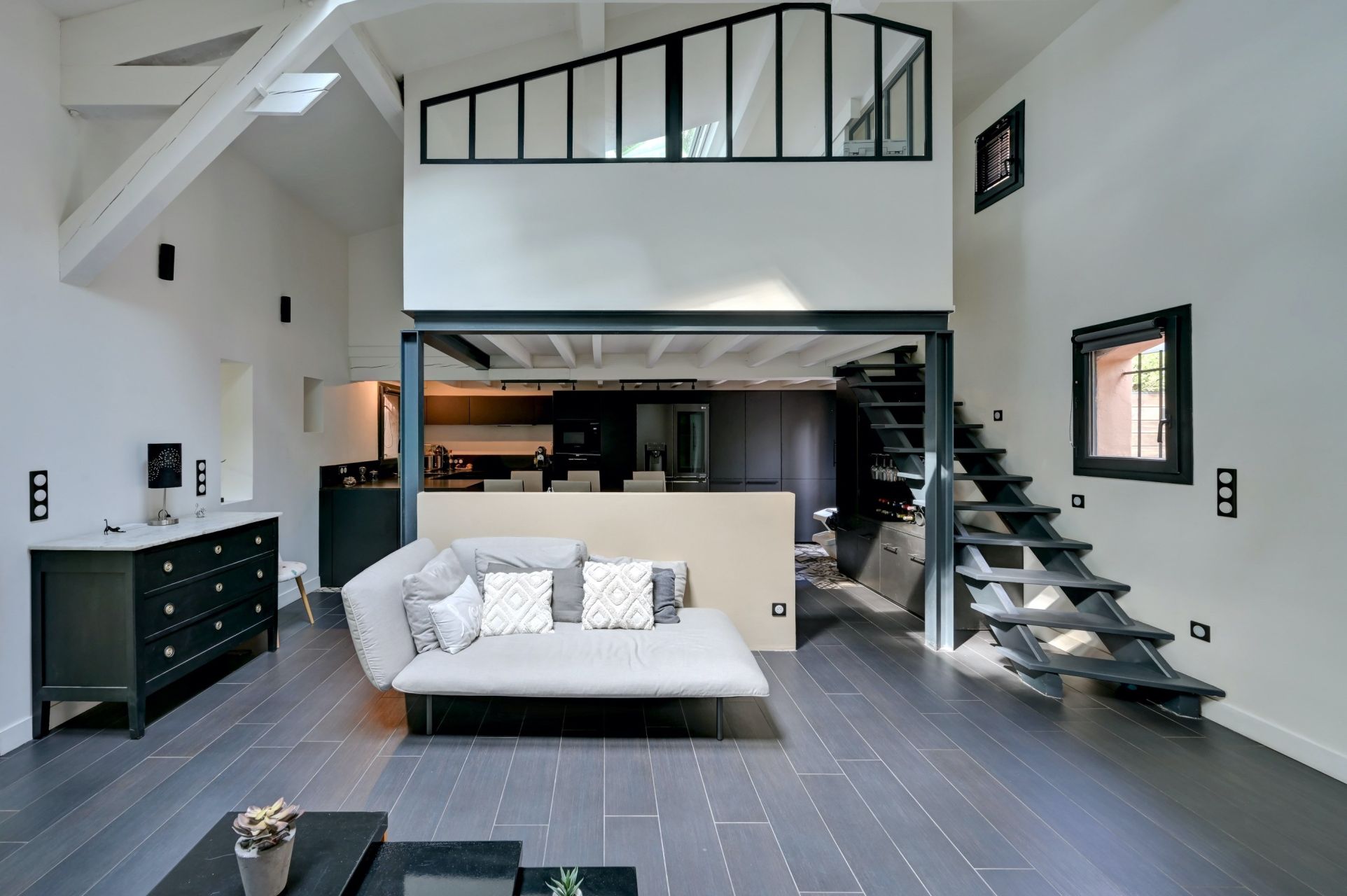 luxury house 5 Rooms for sale on AIX EN PROVENCE (13100)