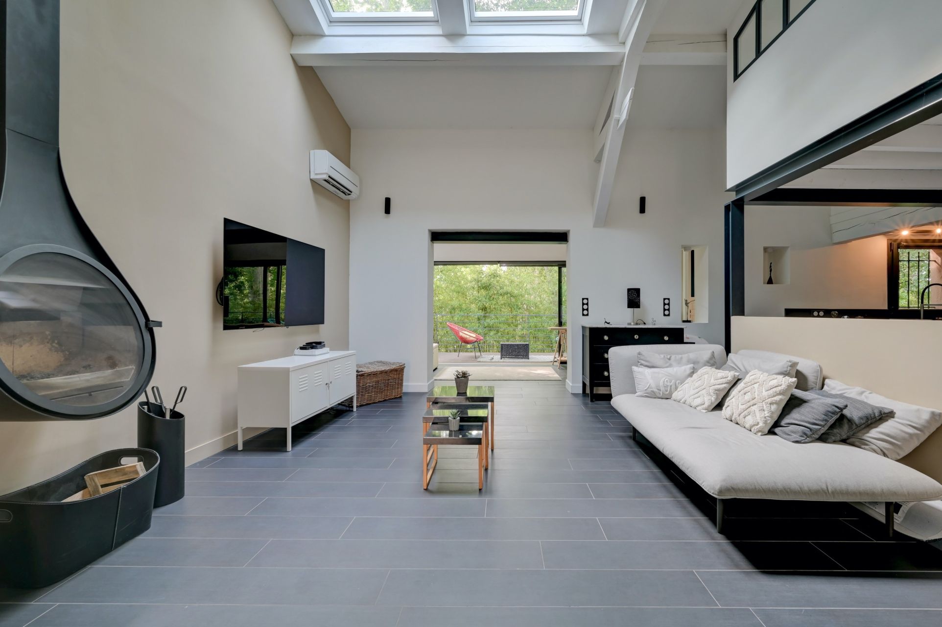 luxury house 5 Rooms for sale on AIX EN PROVENCE (13100)